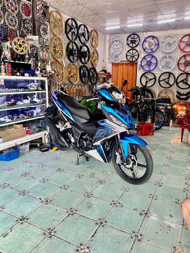 tem winner hayabusa xanh trắng