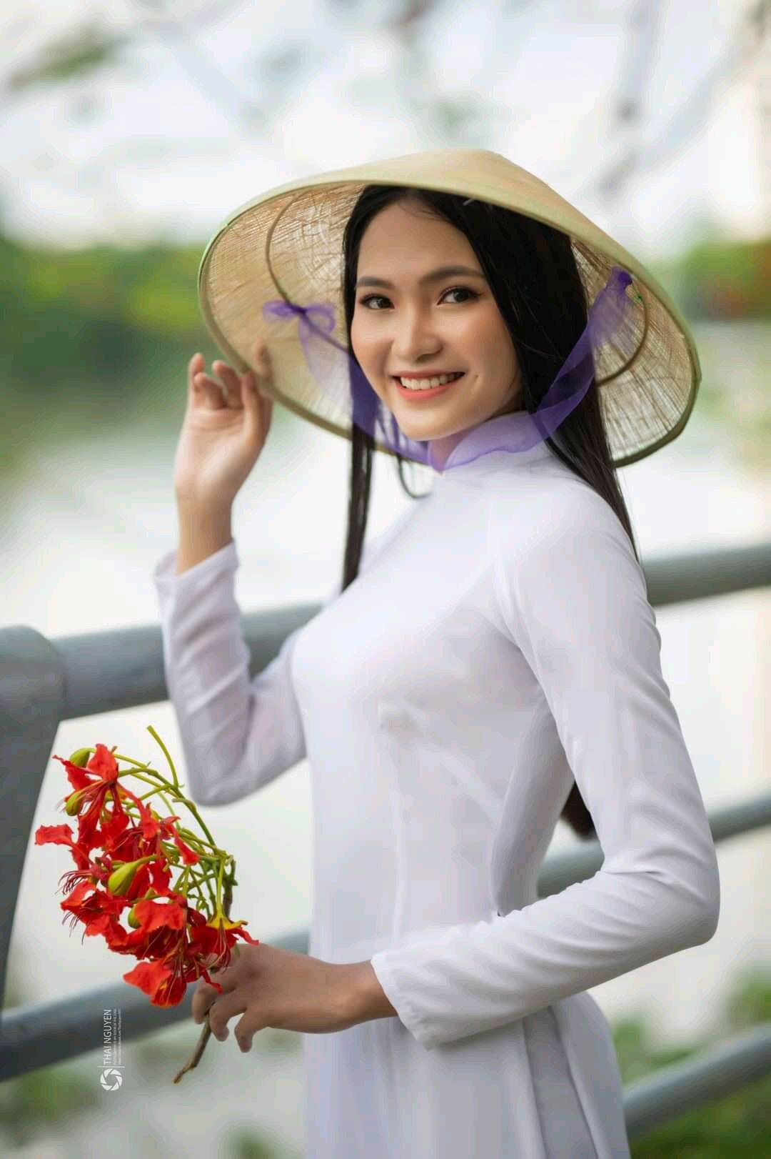 Nón lá chụp ảnh xuyên sáng
