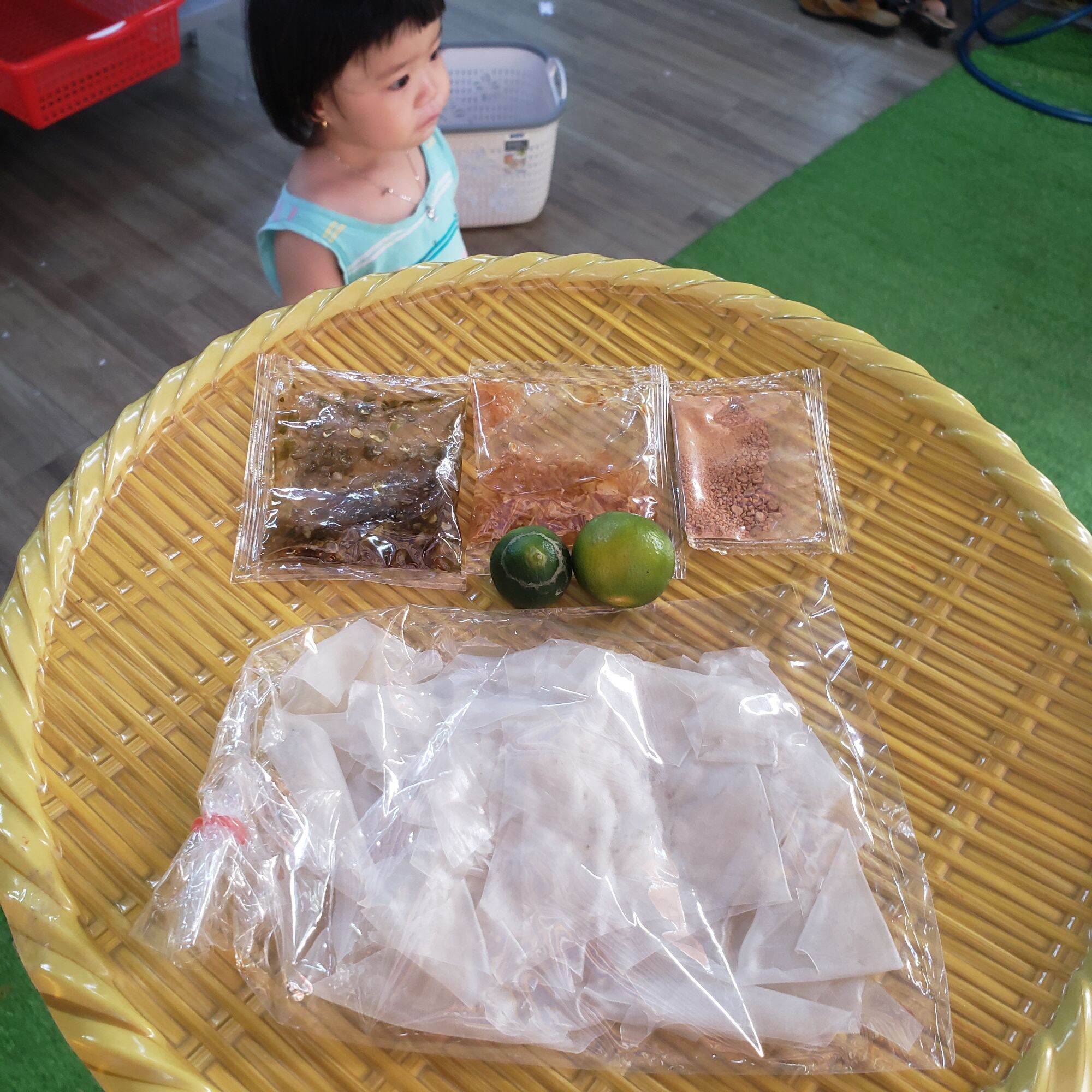 Bánh Tráng Phơi Sương Chấm Sốt Ớt Xanh