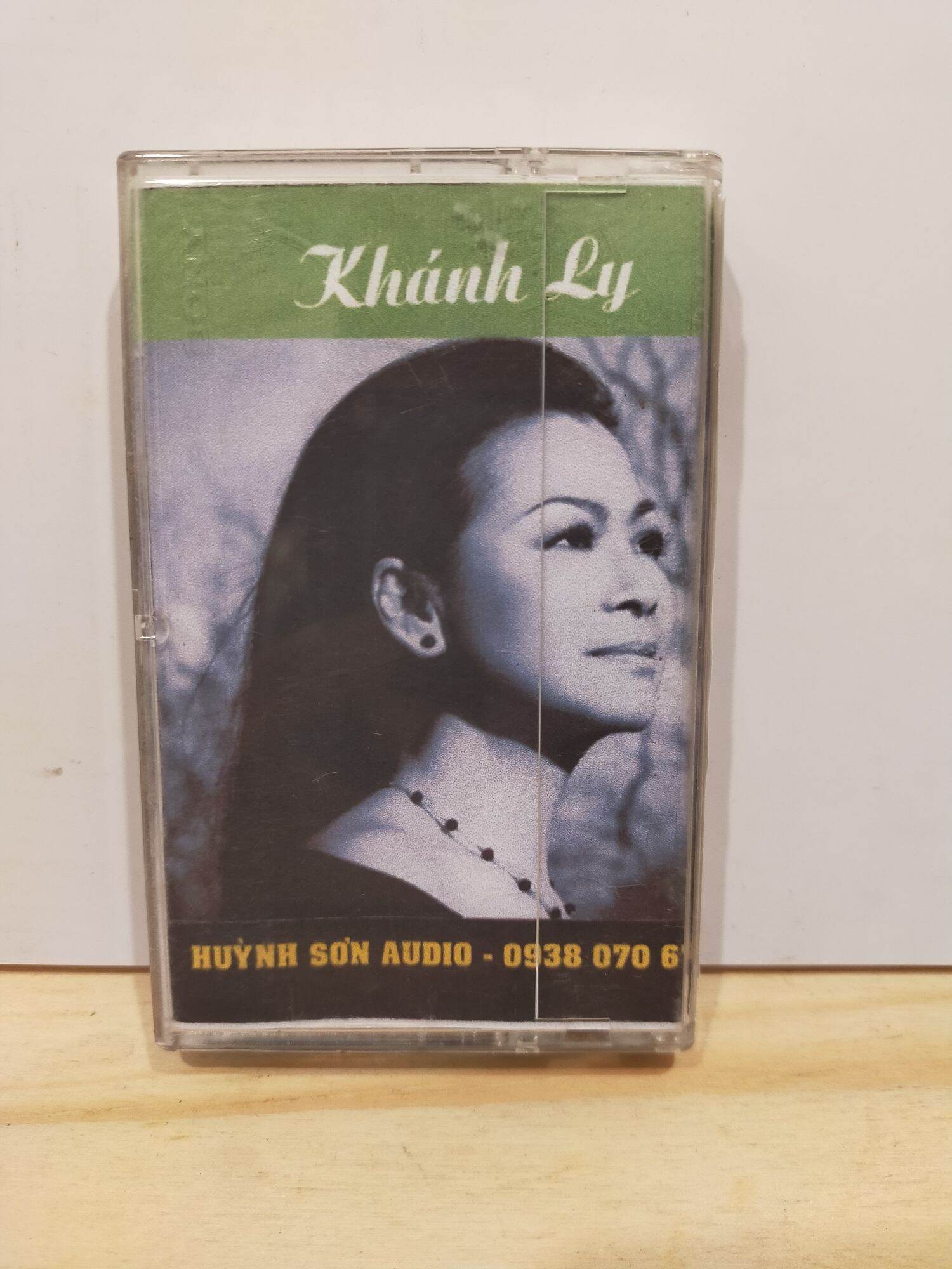 1 băng cassette Sony 90 phút tiếng hát khánh ly có tựa đề 50 năm đời vẫn hát ( lưu ý: đây là băng cũ