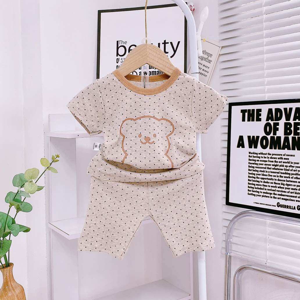 Bộ quần lửng bé gái hình gấu chấm bi