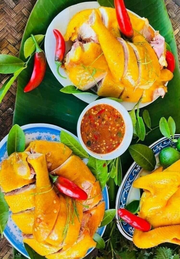 Gà ủ muối ôm trứng đã bỏ đầu chân( tặng muối chấm)
