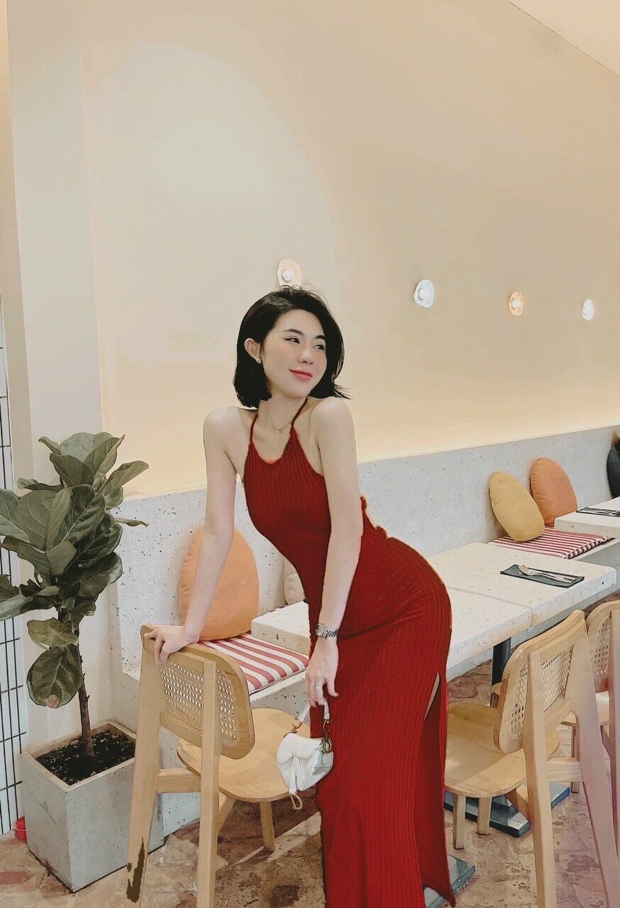 Đầm body cổ yếm hở lưng 04