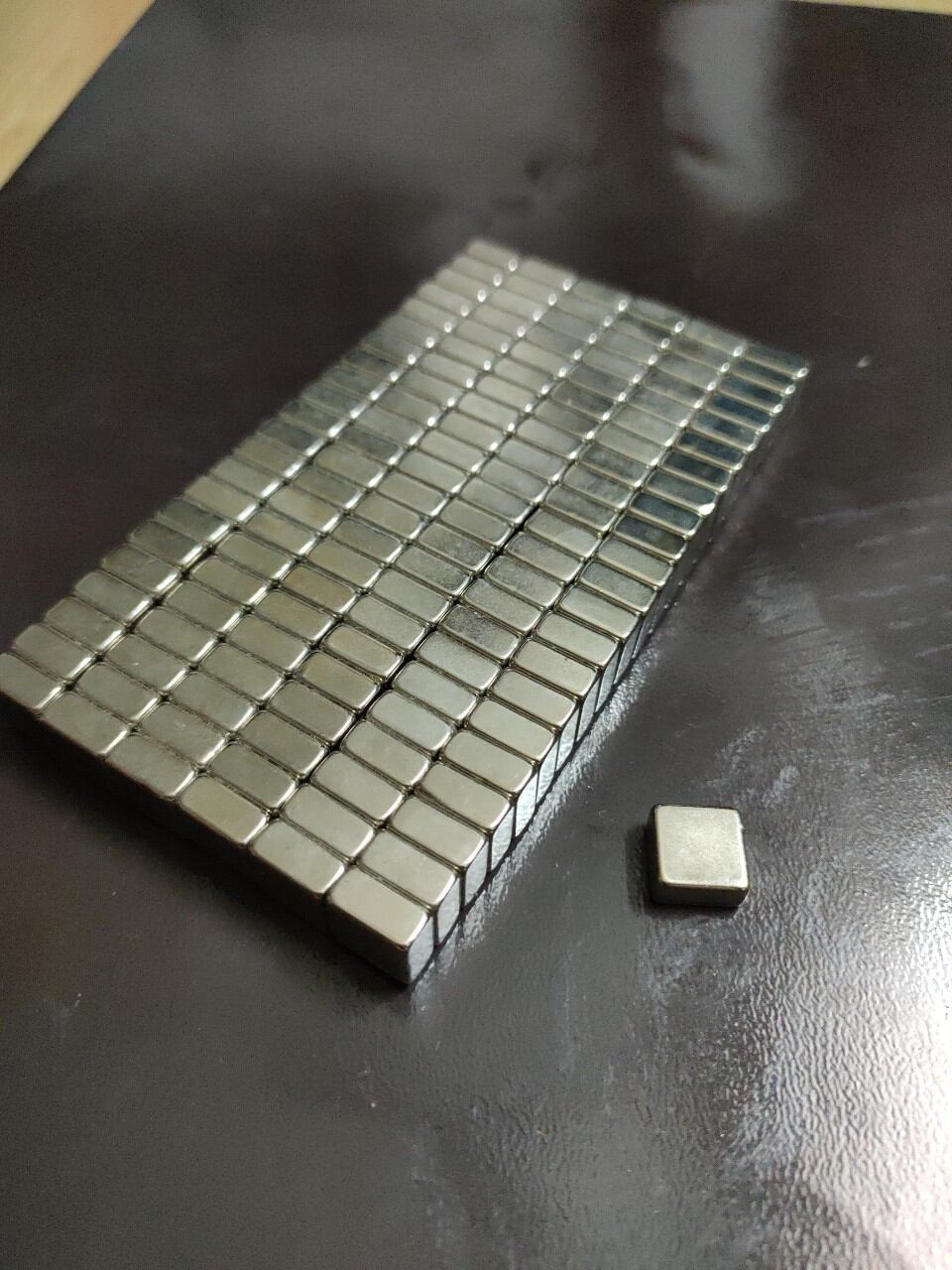 Nam châm đất hiếm hình vuông kích thước 10x10x5mm