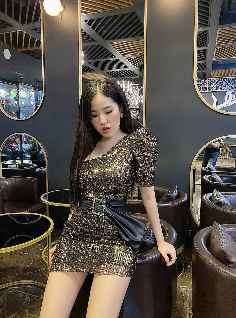 Đầm body lệch vai kim sa
Giá 410.000
- Màu sắc: nhiều màu
- Chất liệu.kim sa lớn
- Co giãn: có
- Kích thước: nhiều size