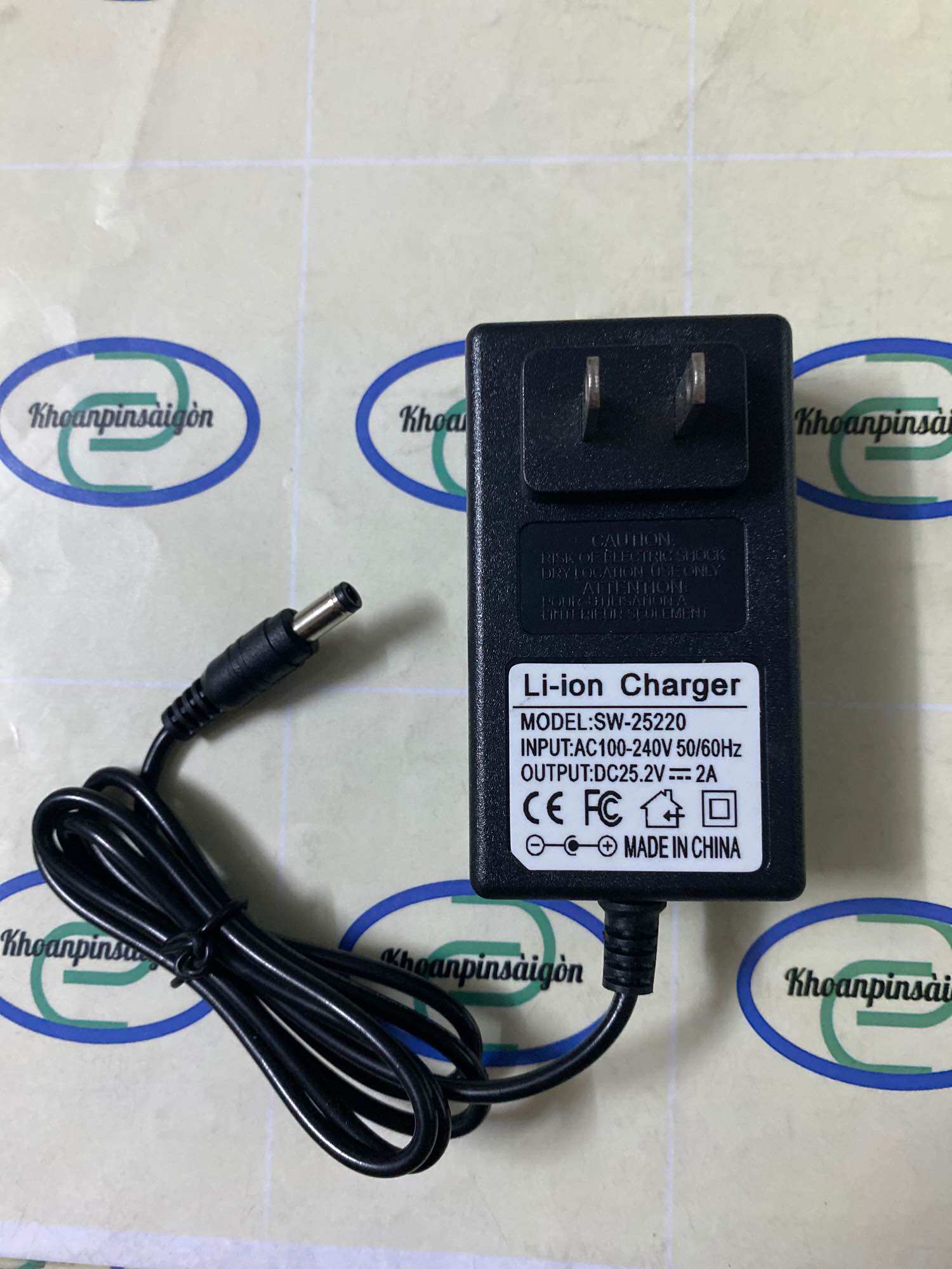 Sạc 25.2V loại 2A có đèn báo, chuyên sạc pin liion 6s