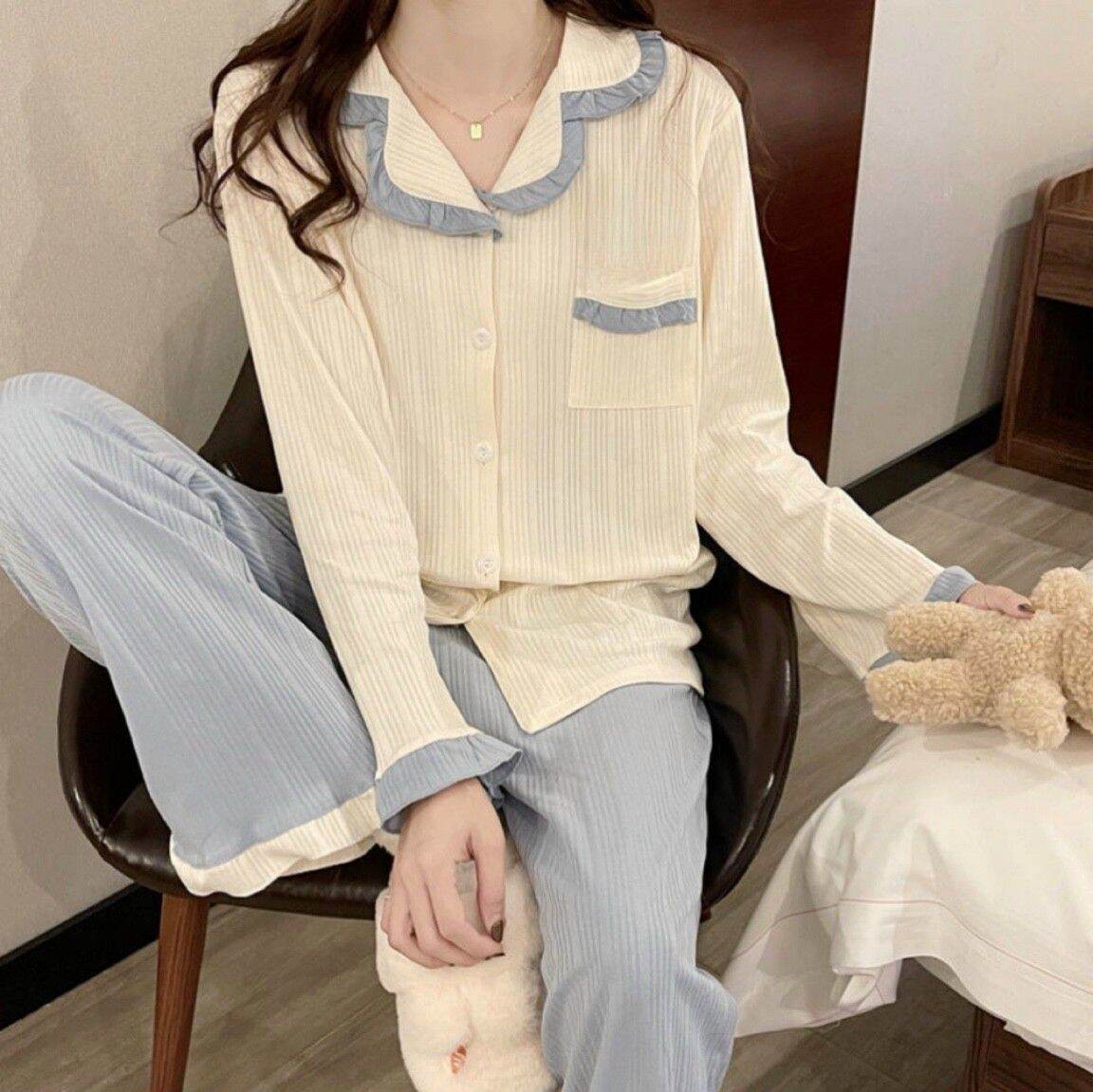 Bộ Pyjama xốp gân tay dài quần dài.