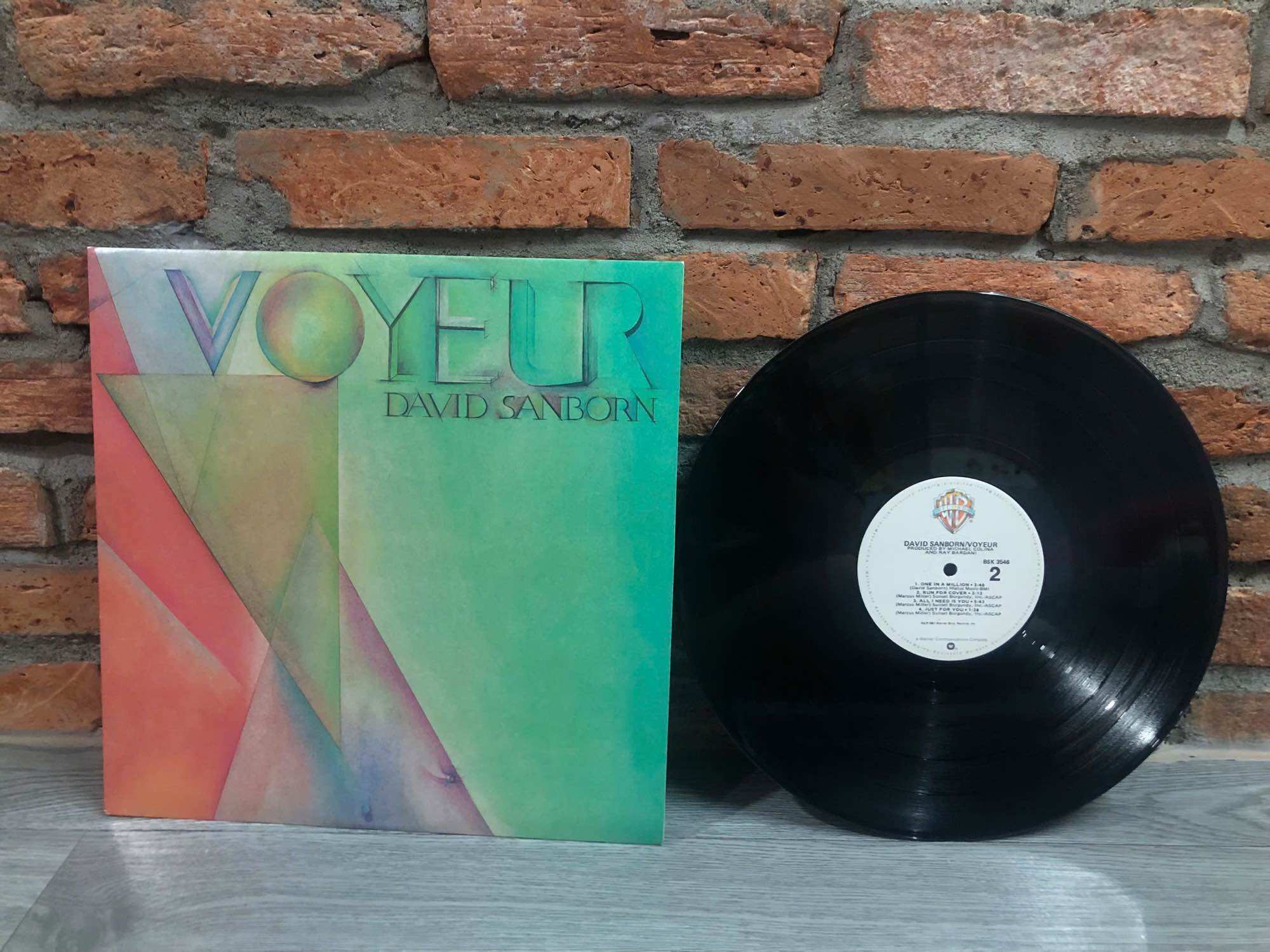 Đĩa than vinyl nhạc jazz Funk :của nghệ sĩ saxophone nổi tiếng David Sanborn.
✅Album : Voyeur