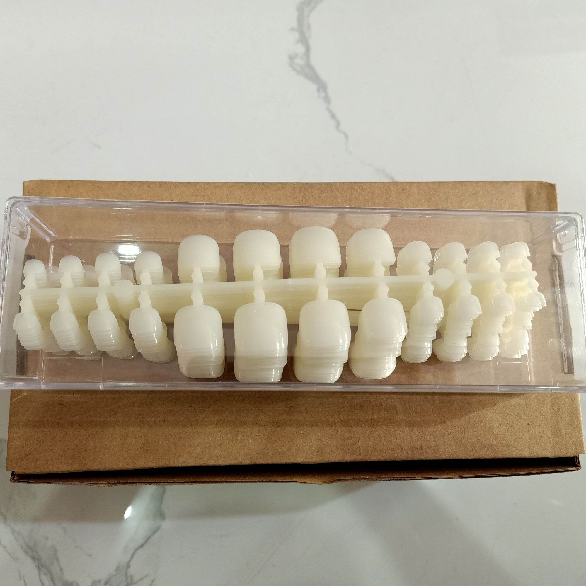 móng úp chân dài ngắn trong đục