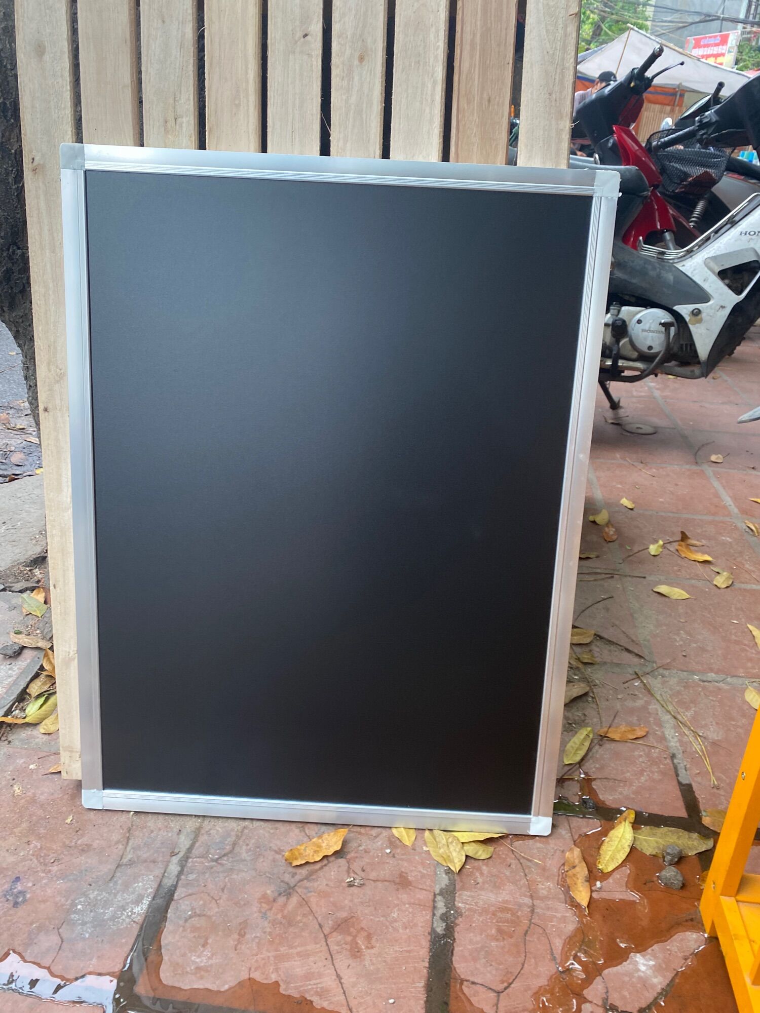 Bảng đen viết phấn 40 x 60