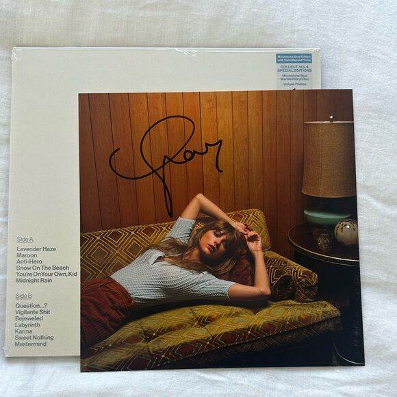 [ĐĨA THAN CHỮ KÝ TAY CỦA TAYLOR SWIFT] Album Midnights (signed vinyl) 2U Store CDs