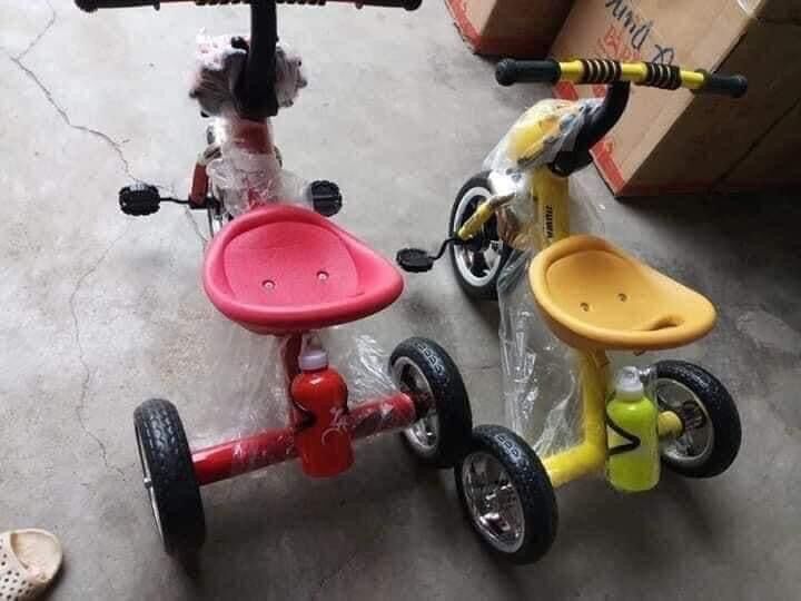 Xe đạp ba bánh con bọ có bình nước cho bé