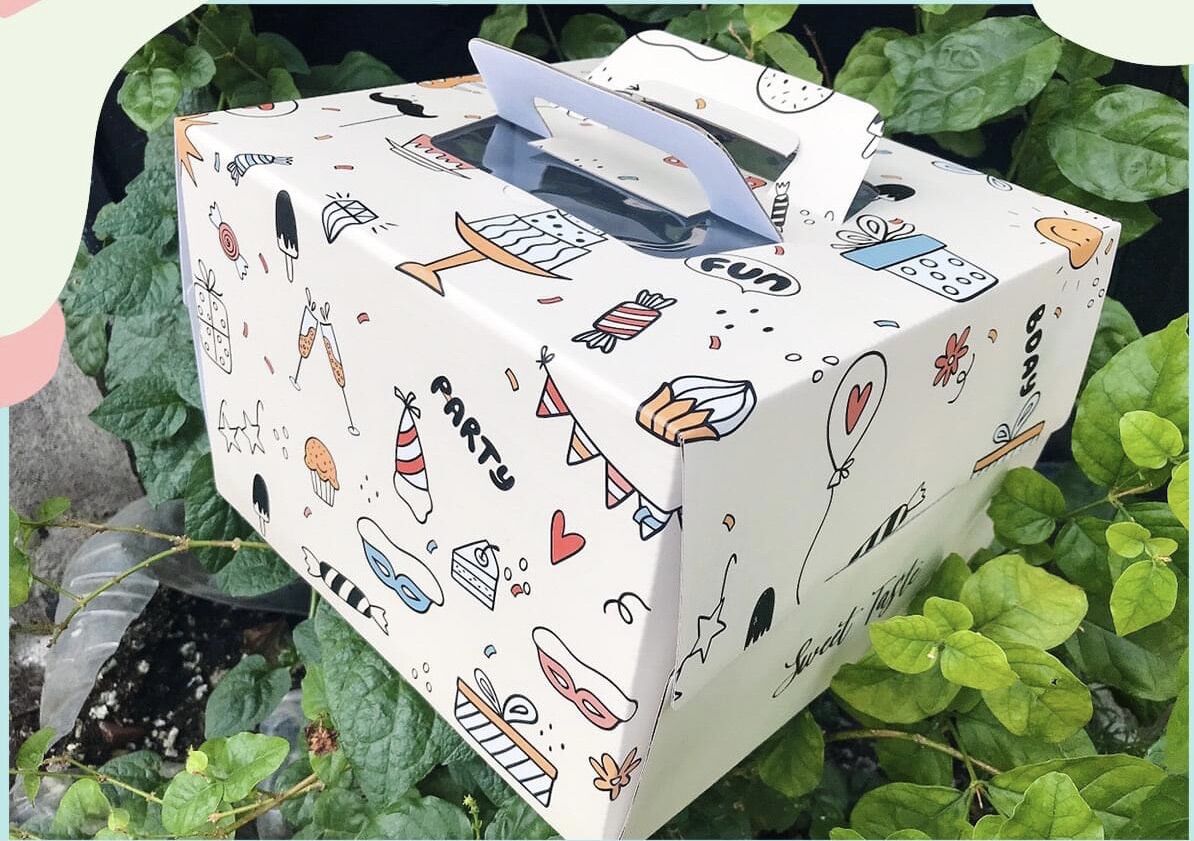 Hộp bánh kem 28cm cao 17 kèm luôn đế trắng cứng cáp sạch đẹp