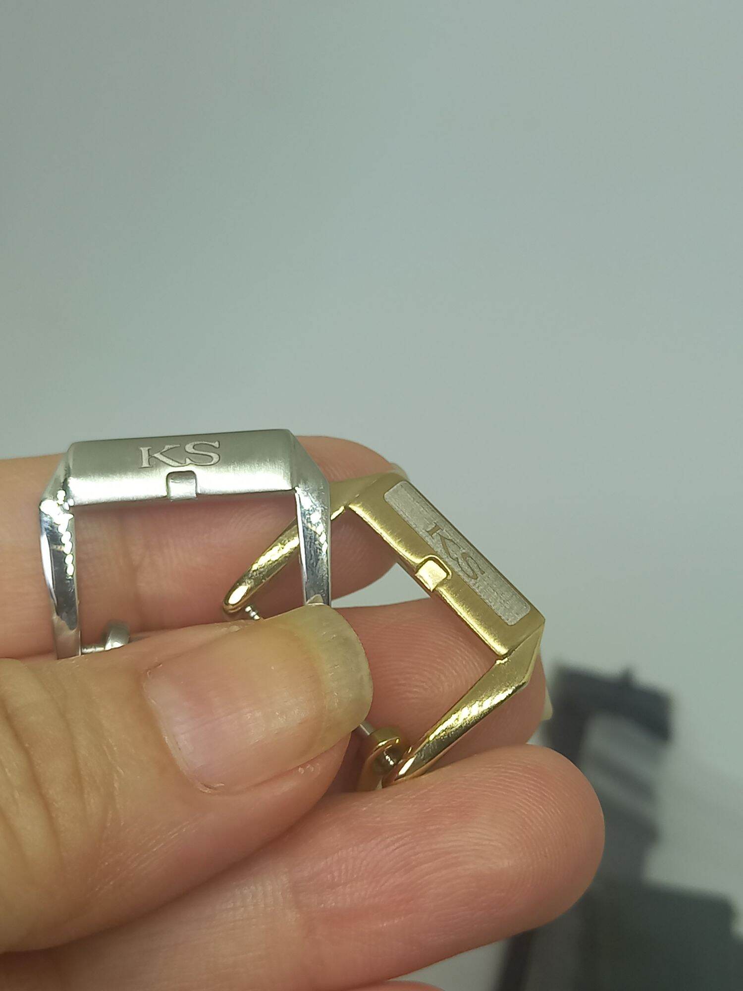 Khóa đồng hồ ks linh kiện 16mm, 18mm - khắc chữ mạ vàng pvd không phai + tặng 1 miếng đánh bóng đồng hồ, vàng bạc 2 mặt