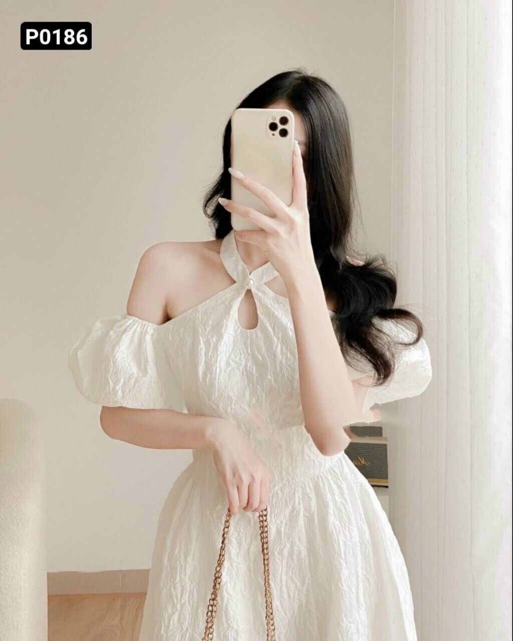 Đầm trắng chất gấm ép hoa xinh đẹp