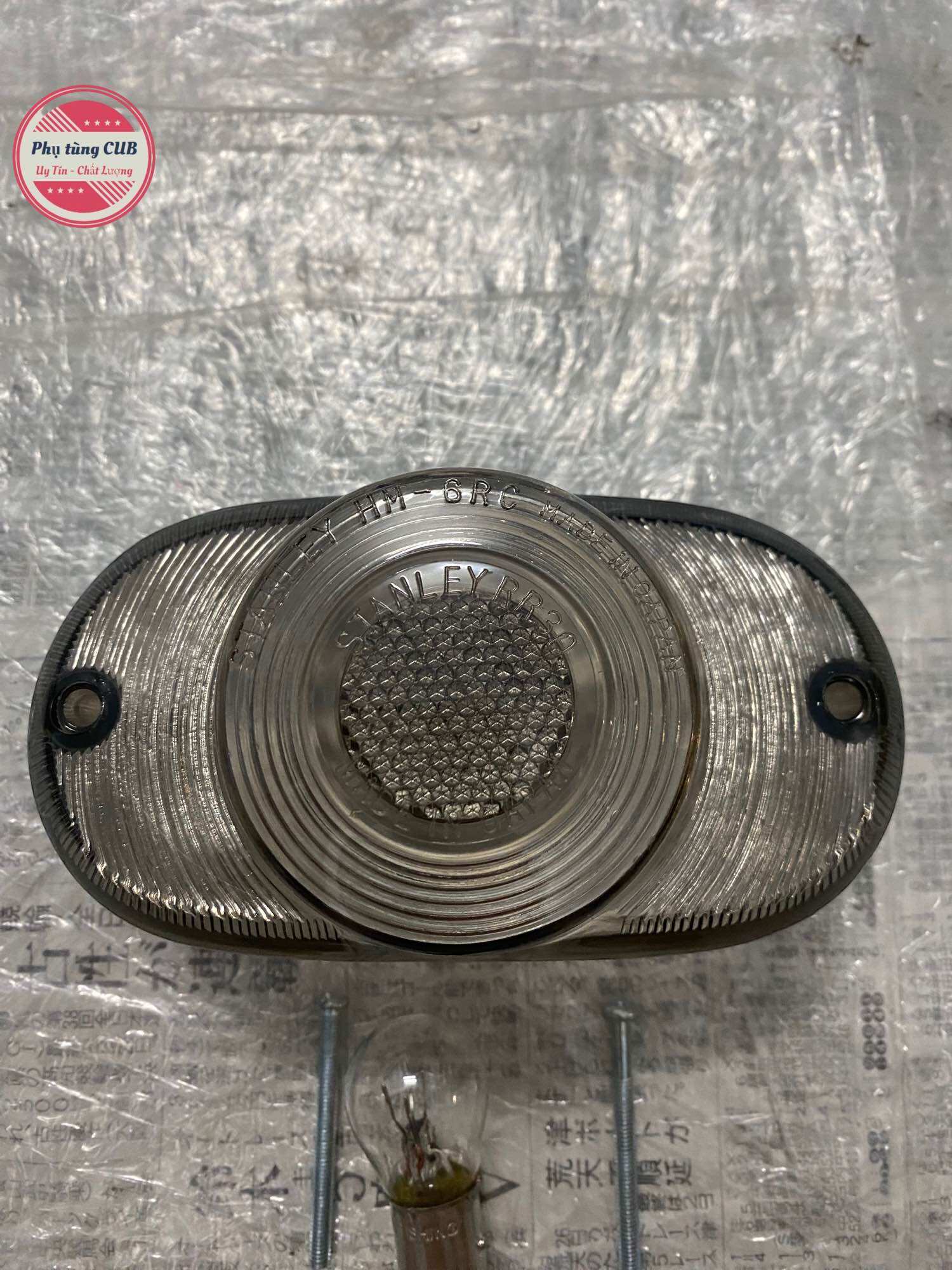 Đèn hậu cub 78 chụp khói đế inox