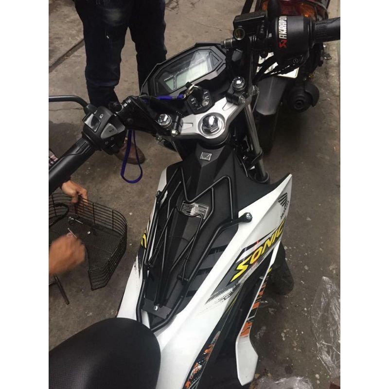 Baga between Sonic 150R and Honda