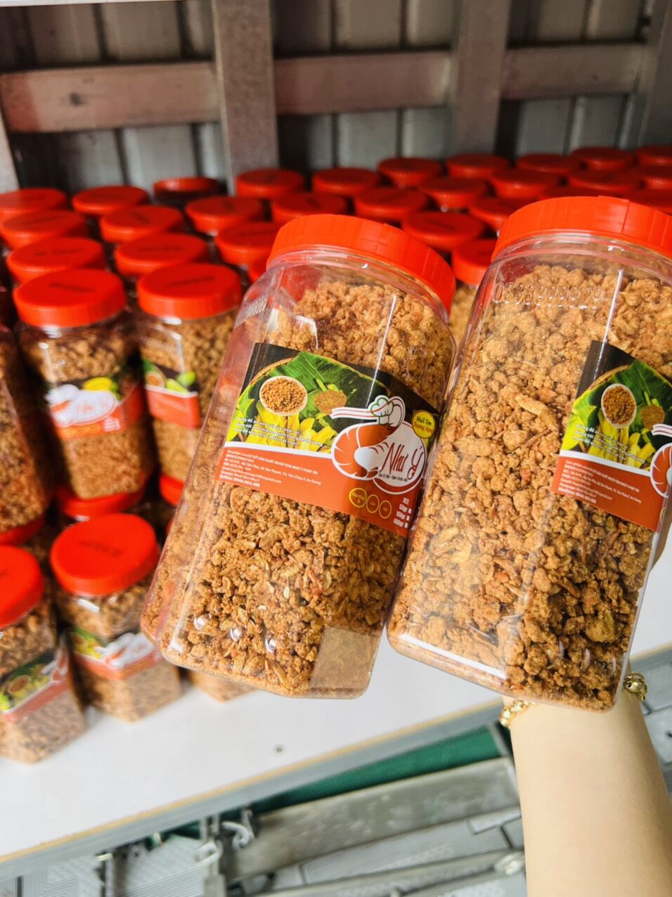 MUỐI TÔM  NHƯ Ý 
 Dùng 1 lần GHIỀN luôn ạ.Đảm Bảo An Toàn Thực Phẩm Sạch 
 Hủ 400gam 
 Muối mới hạt giòn xốp thơm ngon.Cho khách kiểm tra HÀNG CHÍNH HÃNG - THƯỢNG HẠNG %

[SHIP NHANH TRÊN TOÀN QUỐC]
Muối Tôm Như Ý - Gia Vị Thượng Hạng
#Có  thêm Muối nhuy