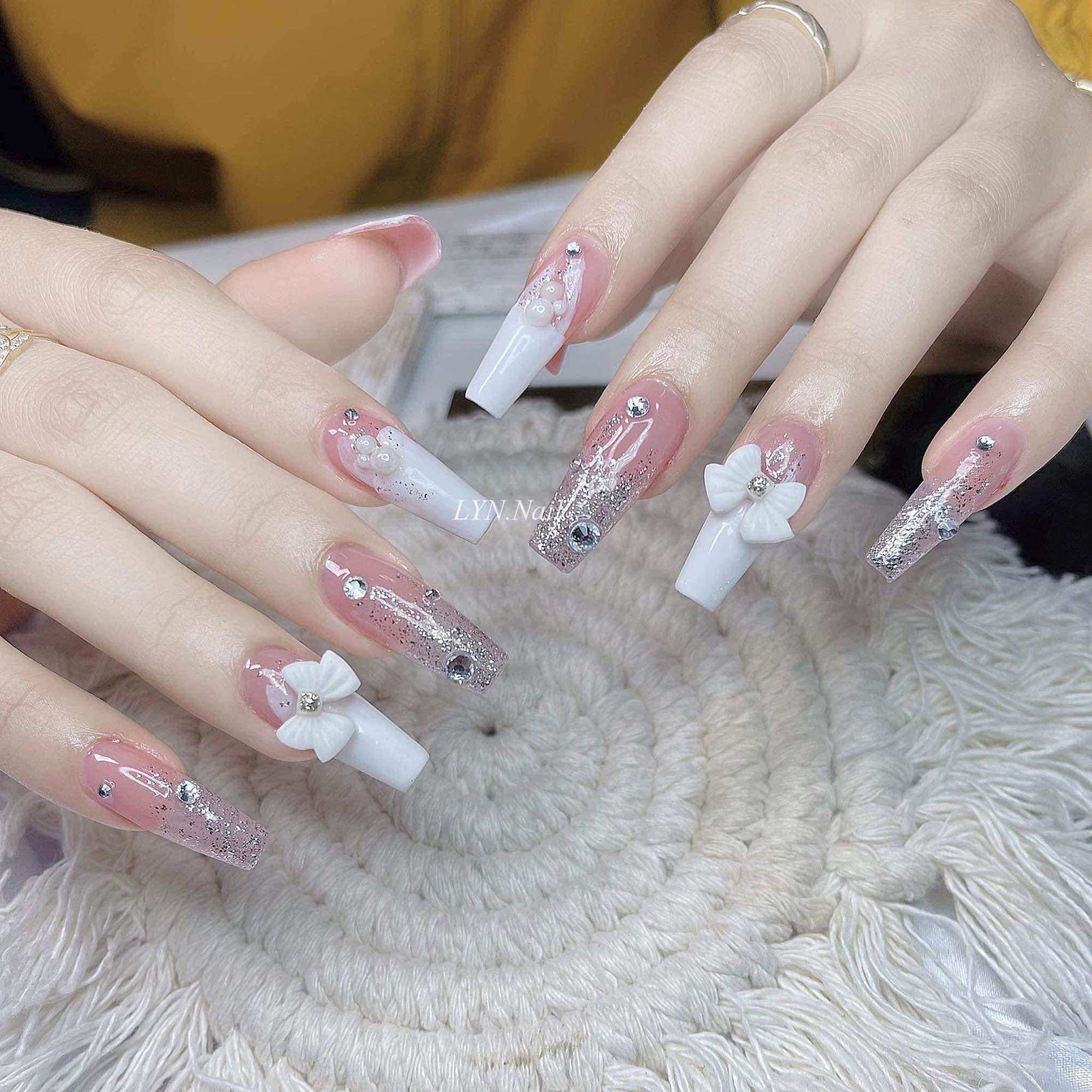Móng úp-Nailbox thiết kế tong hồng thạch trắng sang chảnh