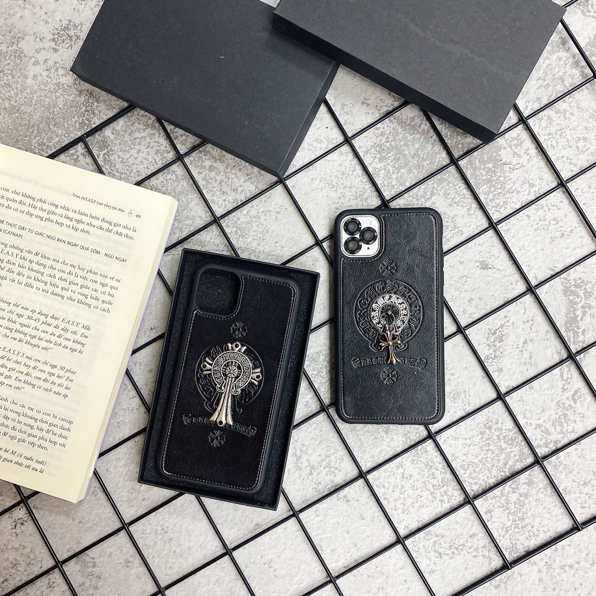 Ốp lưng iphone CHROME HEART DA LOGO