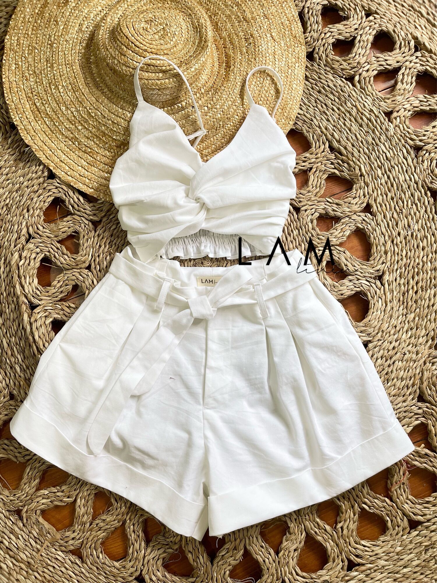 Set Croptop xoắn và quần short vải Linen- Set Croptop and Short Linen