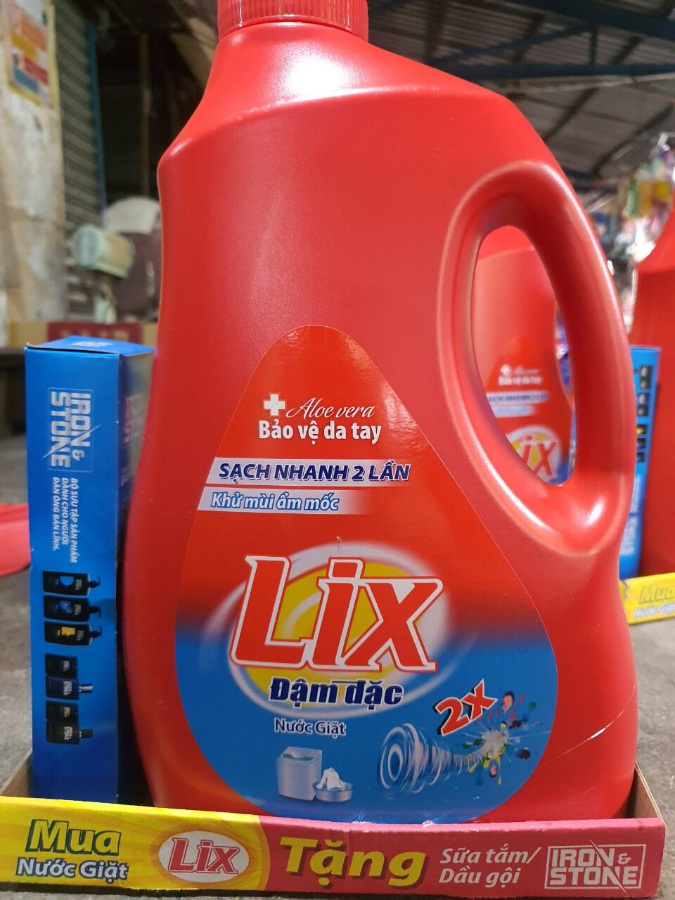 Nước giặt Lix 3.6kg giá 135k bình