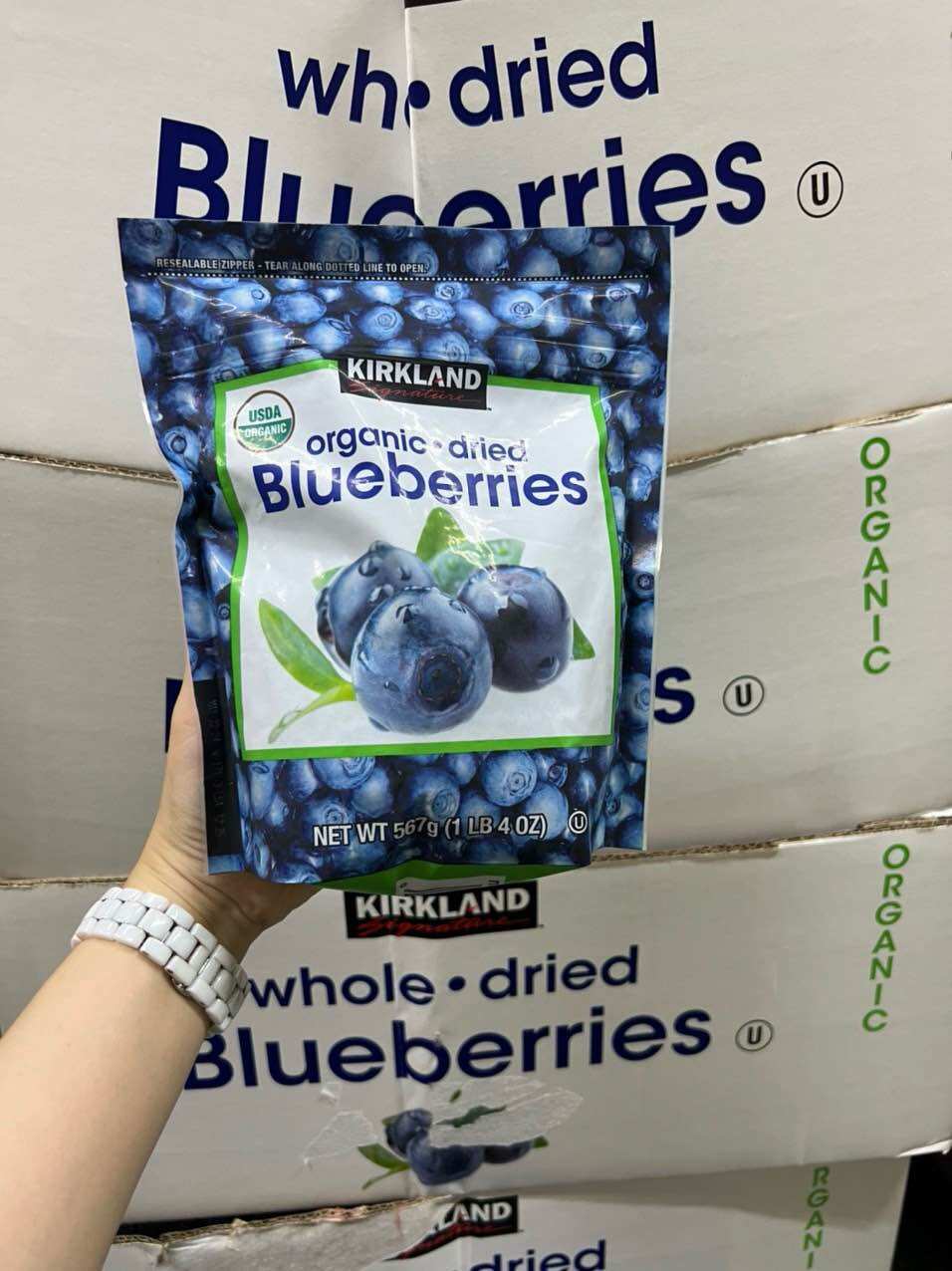 Quả việt quất hữu cơ sấy khô blueberry kirkland 567g của mỹ - date 03/2025