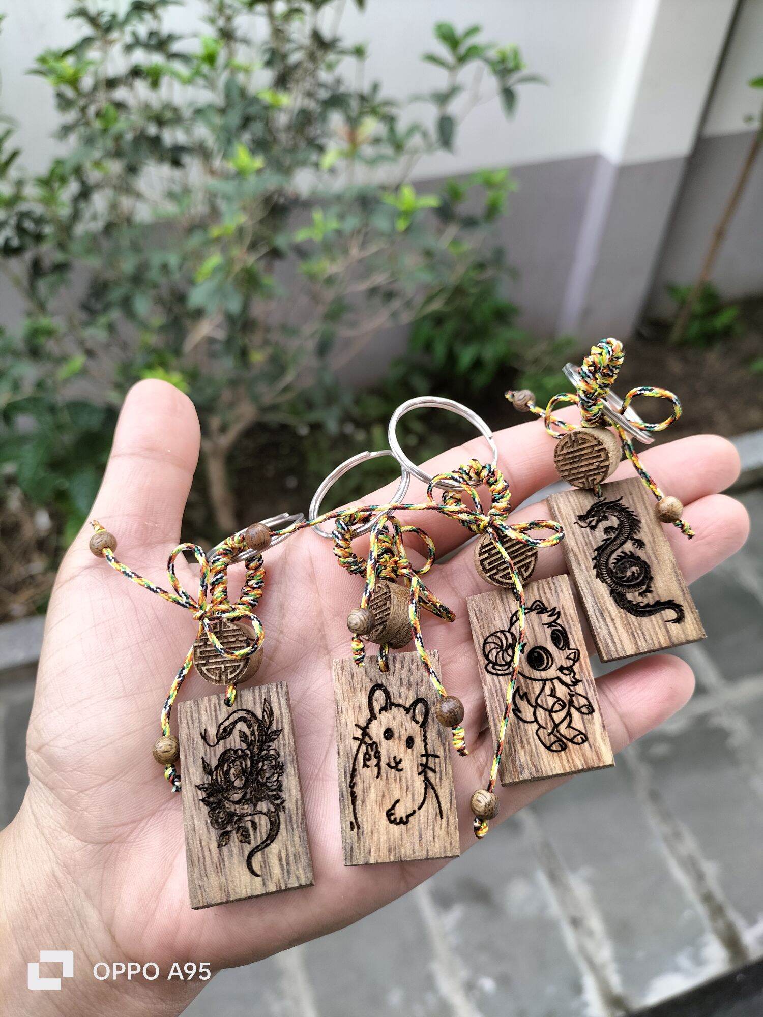 Móc khoá trầm hương khắc lazer 12 con giáp chibi