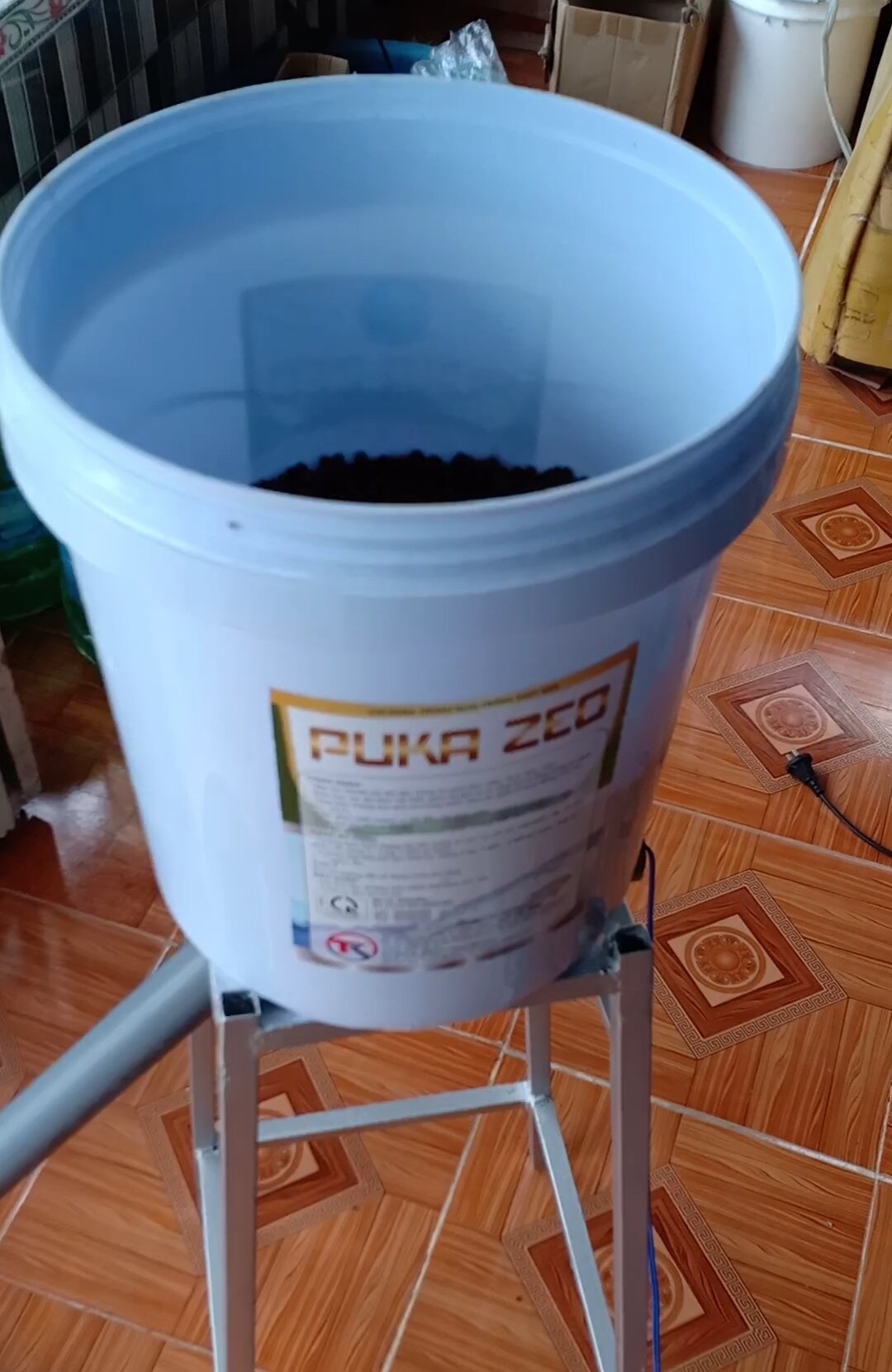 Máy Cho Cá Gà ăn tự động V6-T2