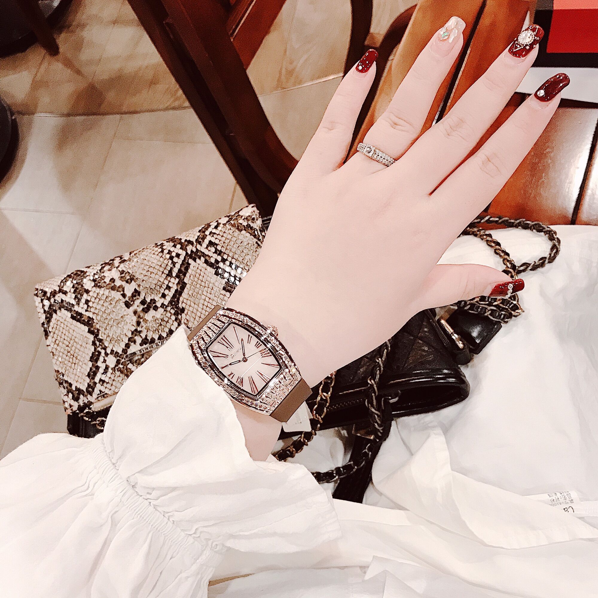 Đồng Hồ Nữ Davena