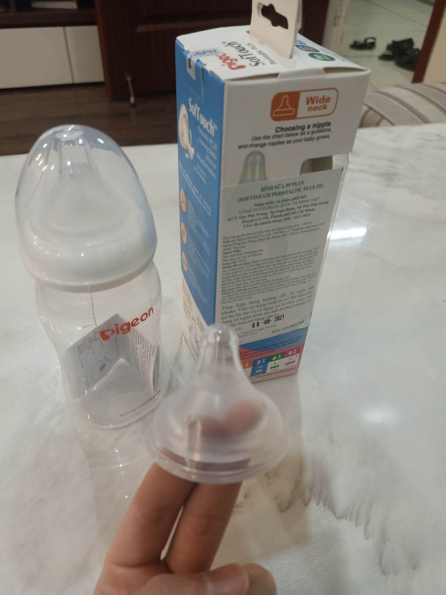 Bình sữa pigeon Softouch cổ rộng 160ml/240ml [tặng kèm 1 núm ti thay thế đủ size]