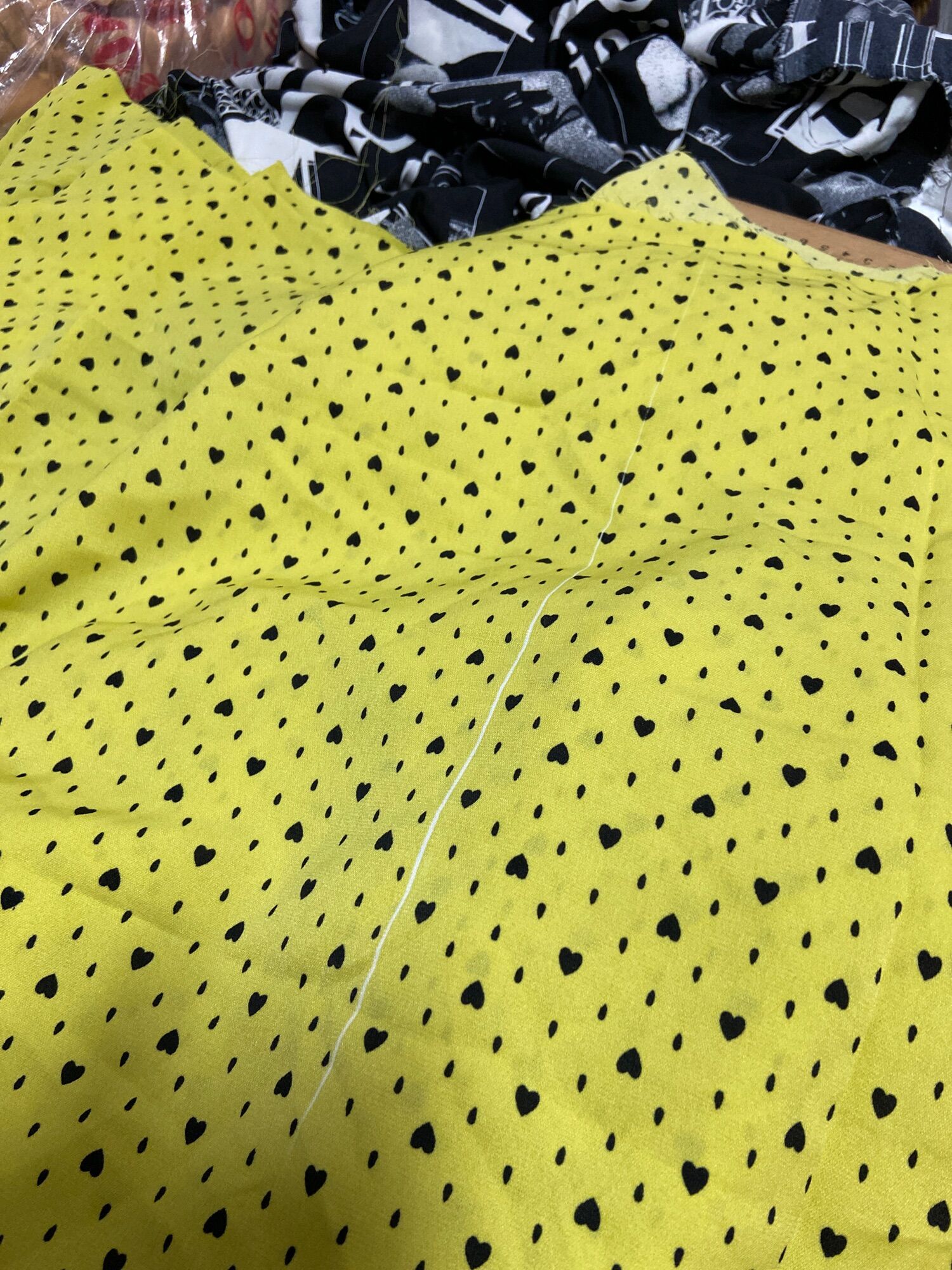 1m vải lụa mango hoa Siêu sang mềm mịn mát co giản khổ 1m5 (445)