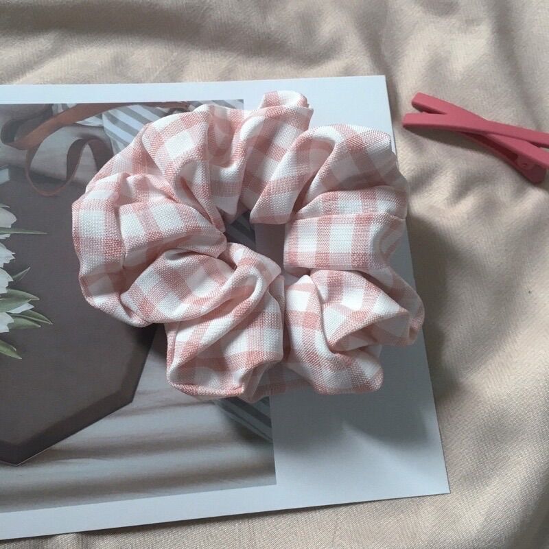 Cột tóc scrunchies caro dễ thương