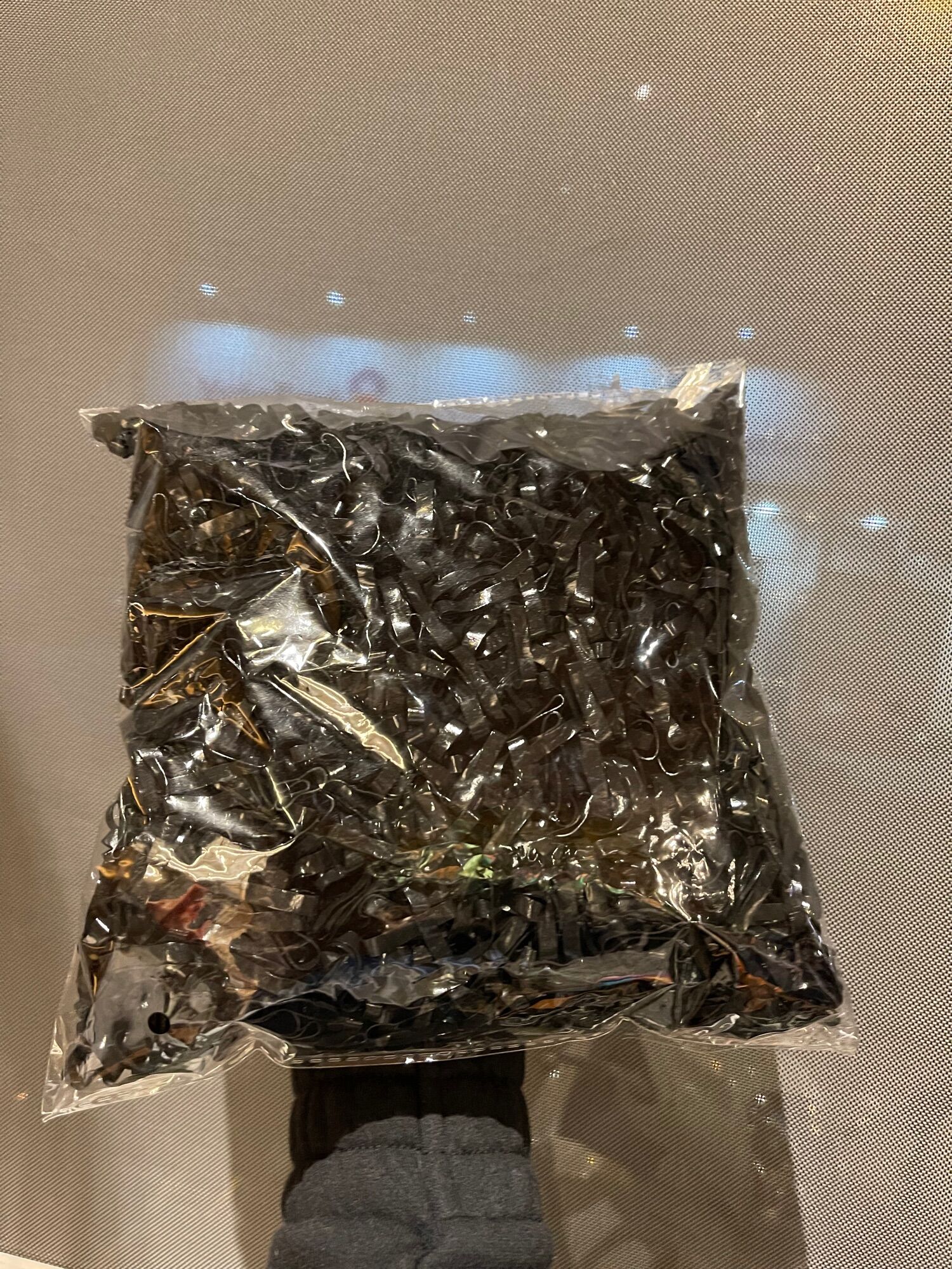 500g thun cột tóc màu đen bảng lớn chắc bền .