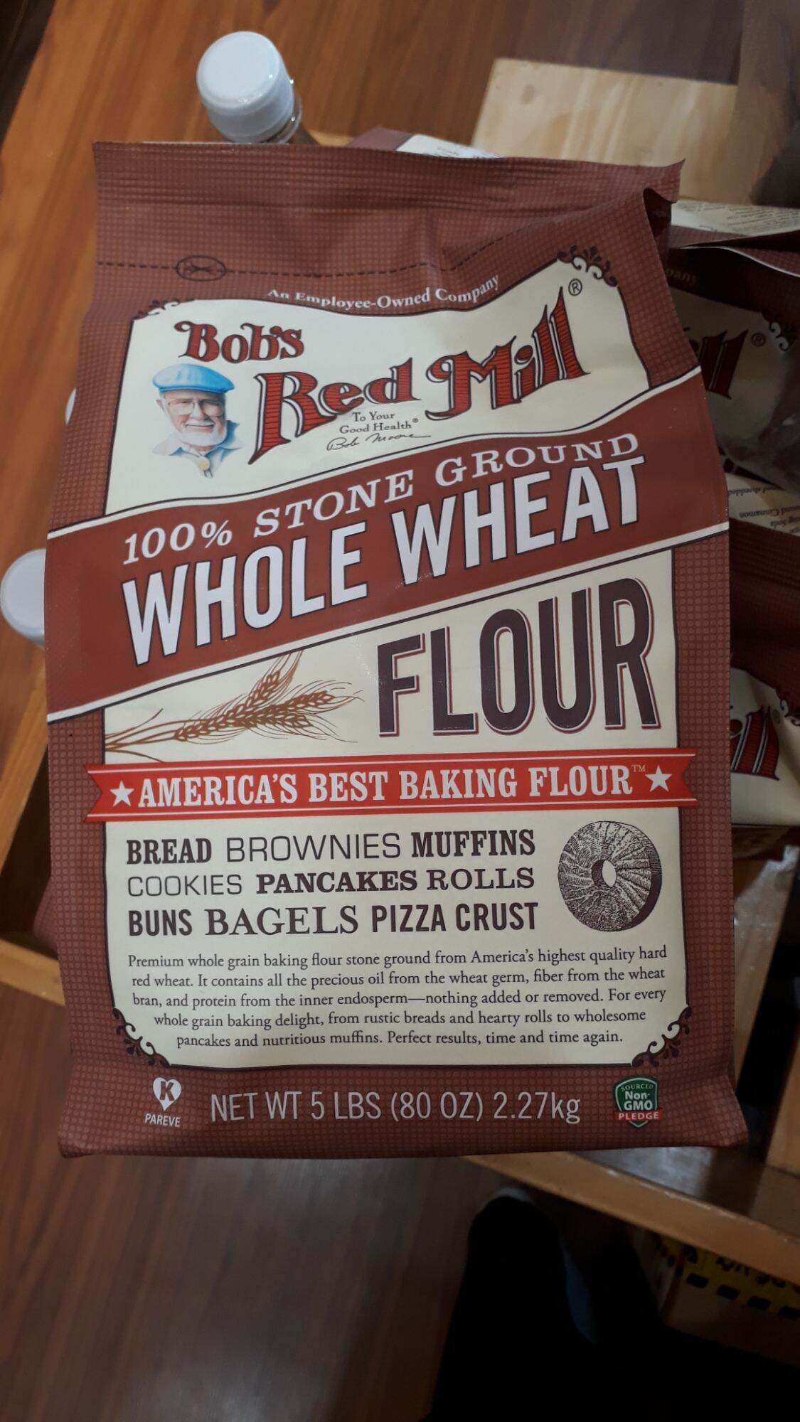 Bột mì nguyên cám hiệu Bob's Red Mill, 2,27kg