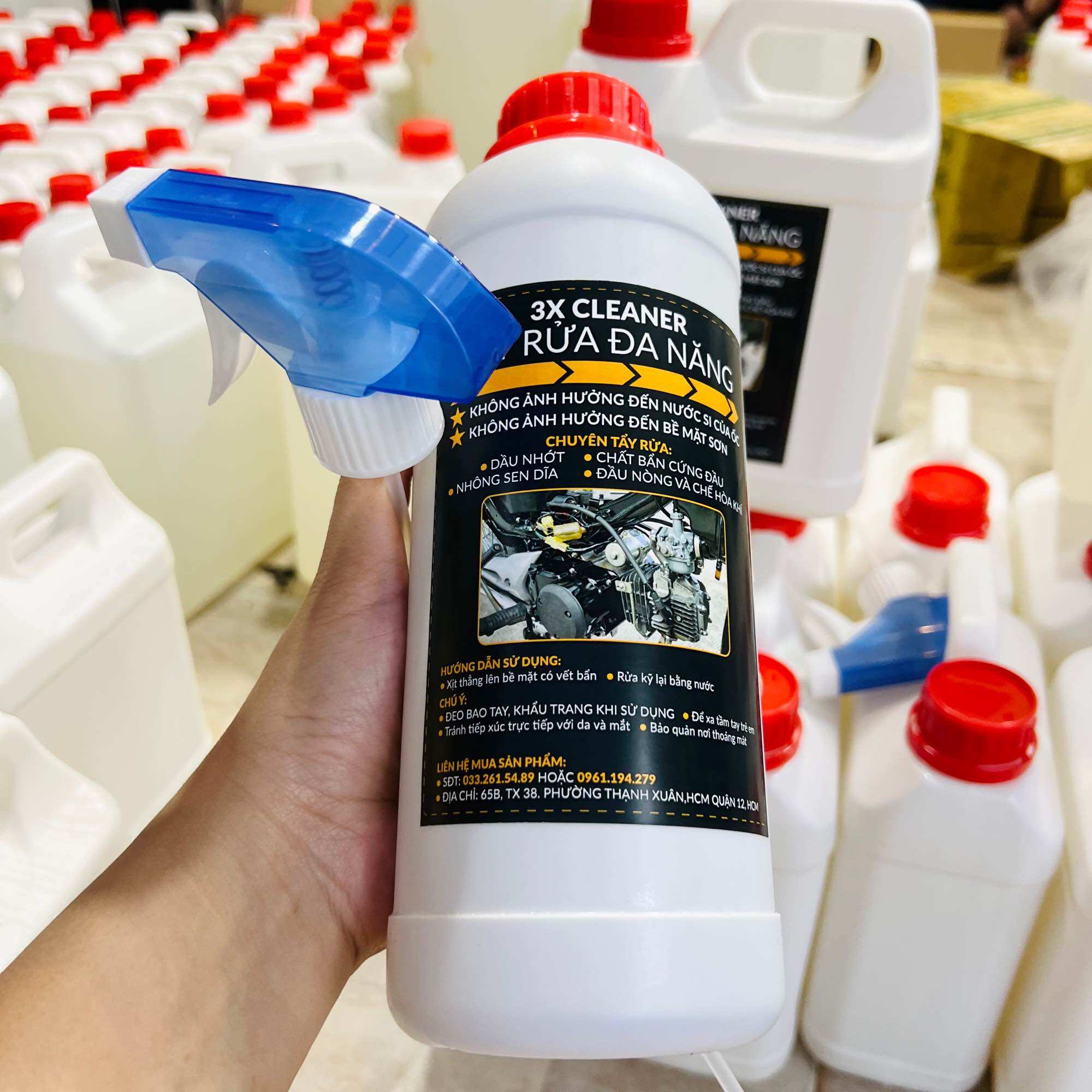 Chất tẩy rửa đa năng kèm vòi xịt loại 1000 ml