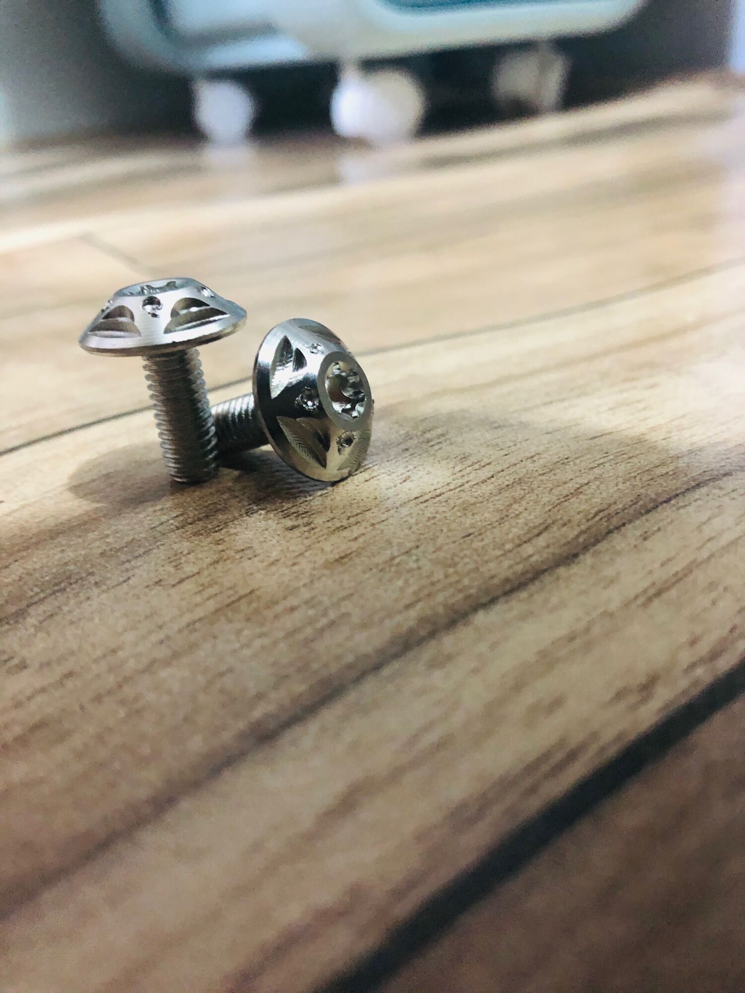 ỐC SALAYA 1P5 “BẮT BẢNG TITAN, BẮT BAGA “