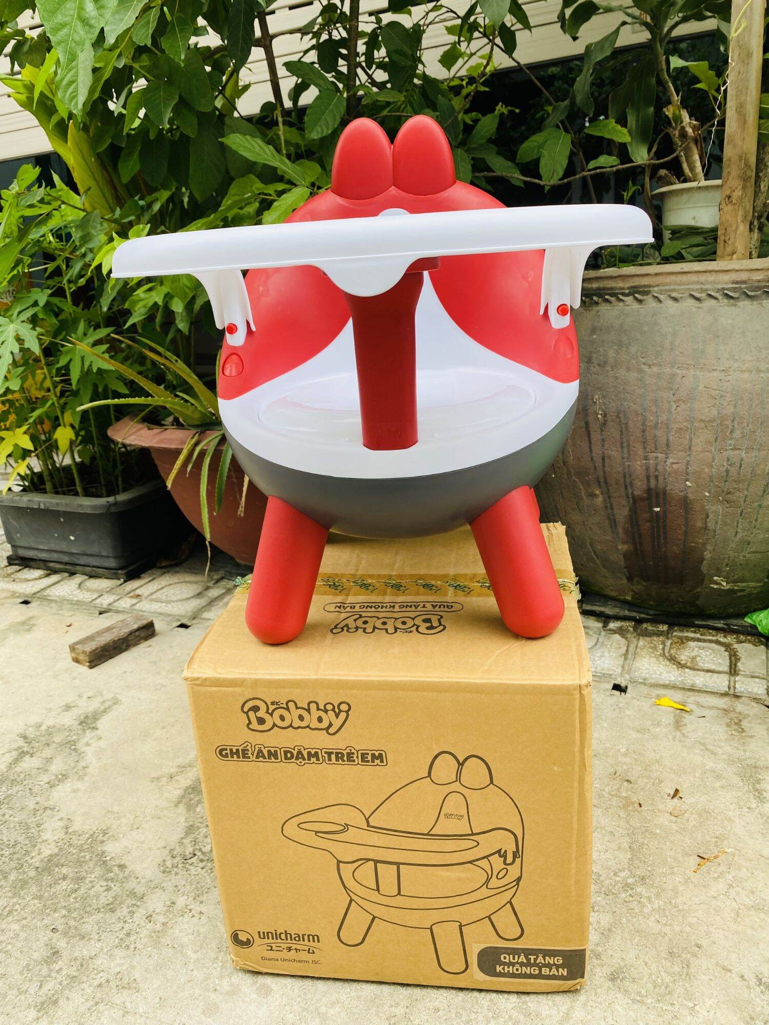 Ghế ăn dặm cho bé quà tặng từ bobby