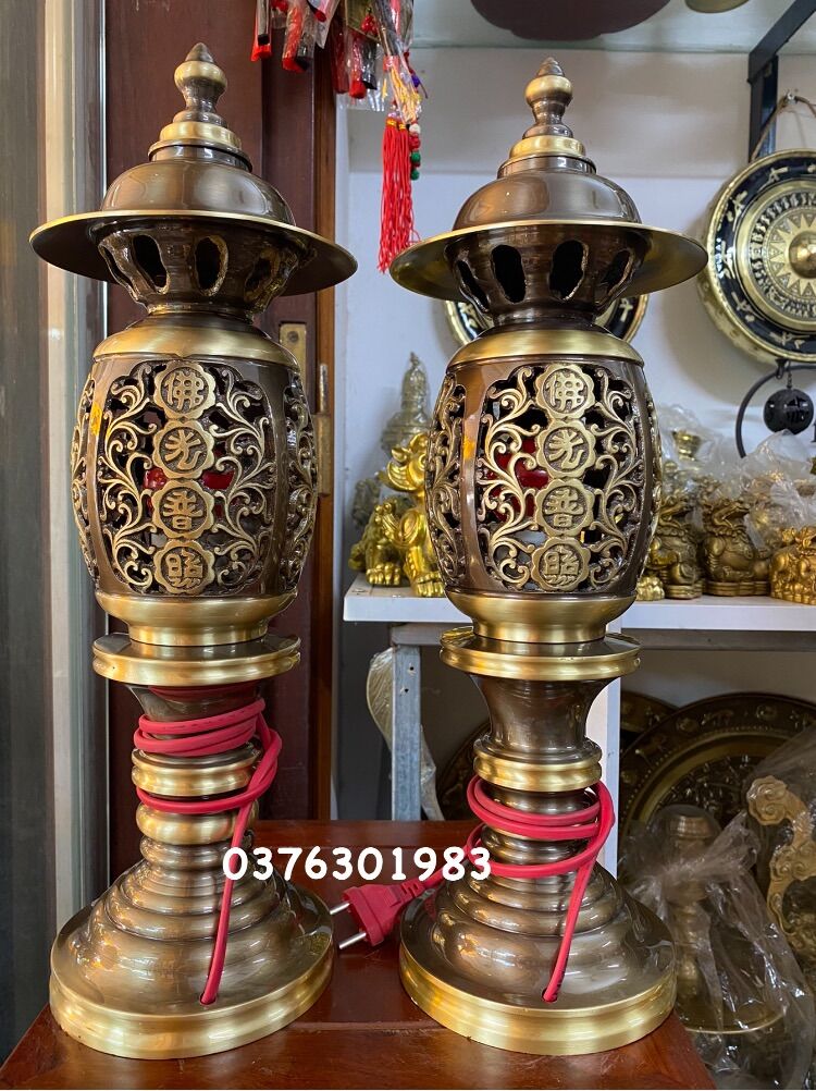 Đôi đèn thờ bằng đồng nguyên chất hun màu giả cổ đôi đèn điện thờ bằng đồng cao 46cm nặng 5,2kg