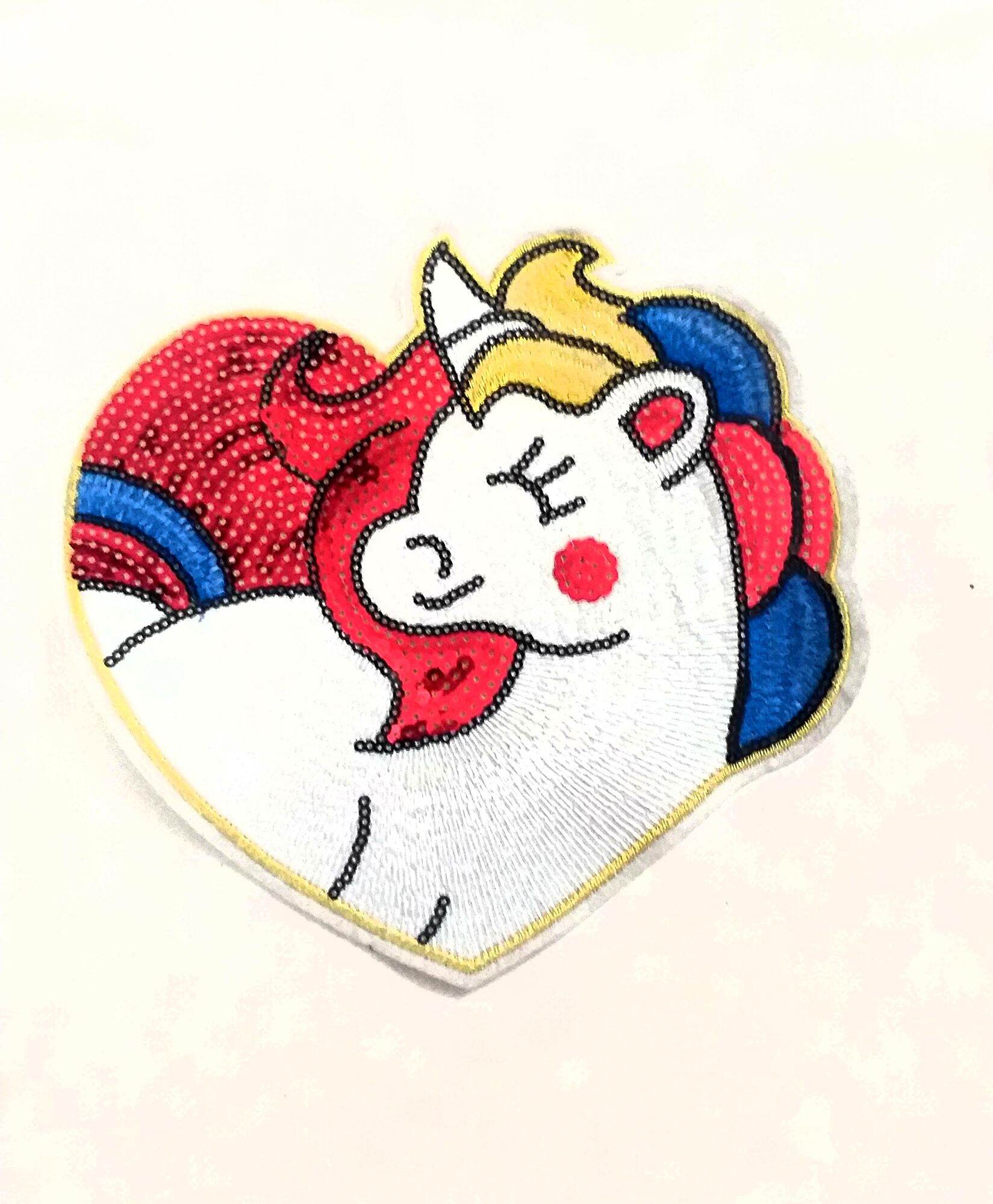 Hình kim sa trang trí may lên áo