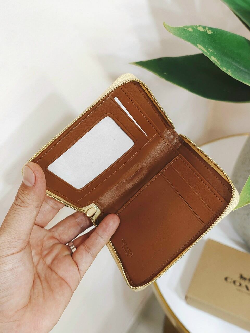 VÍ COACH - Lonnie Small Zip Around Wallet siêu cưng