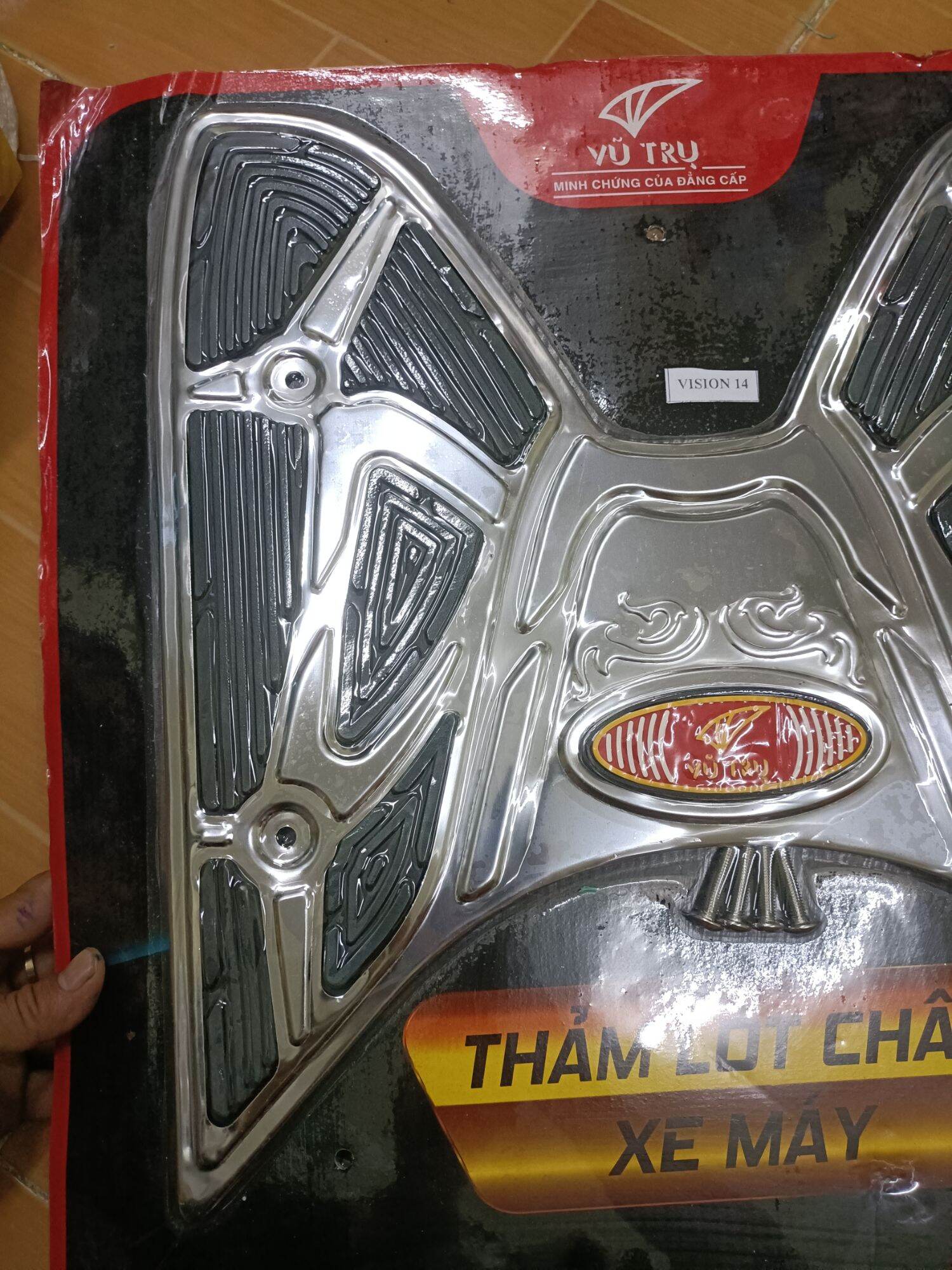 Thảm lót chân xe Vision 2014-19 inox cao cấp