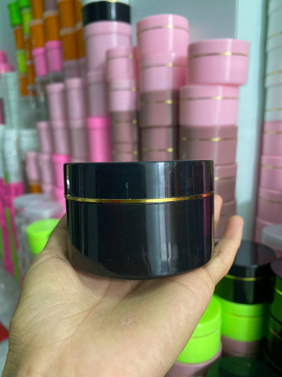 hũ đựng kem 150gr (màu đen)