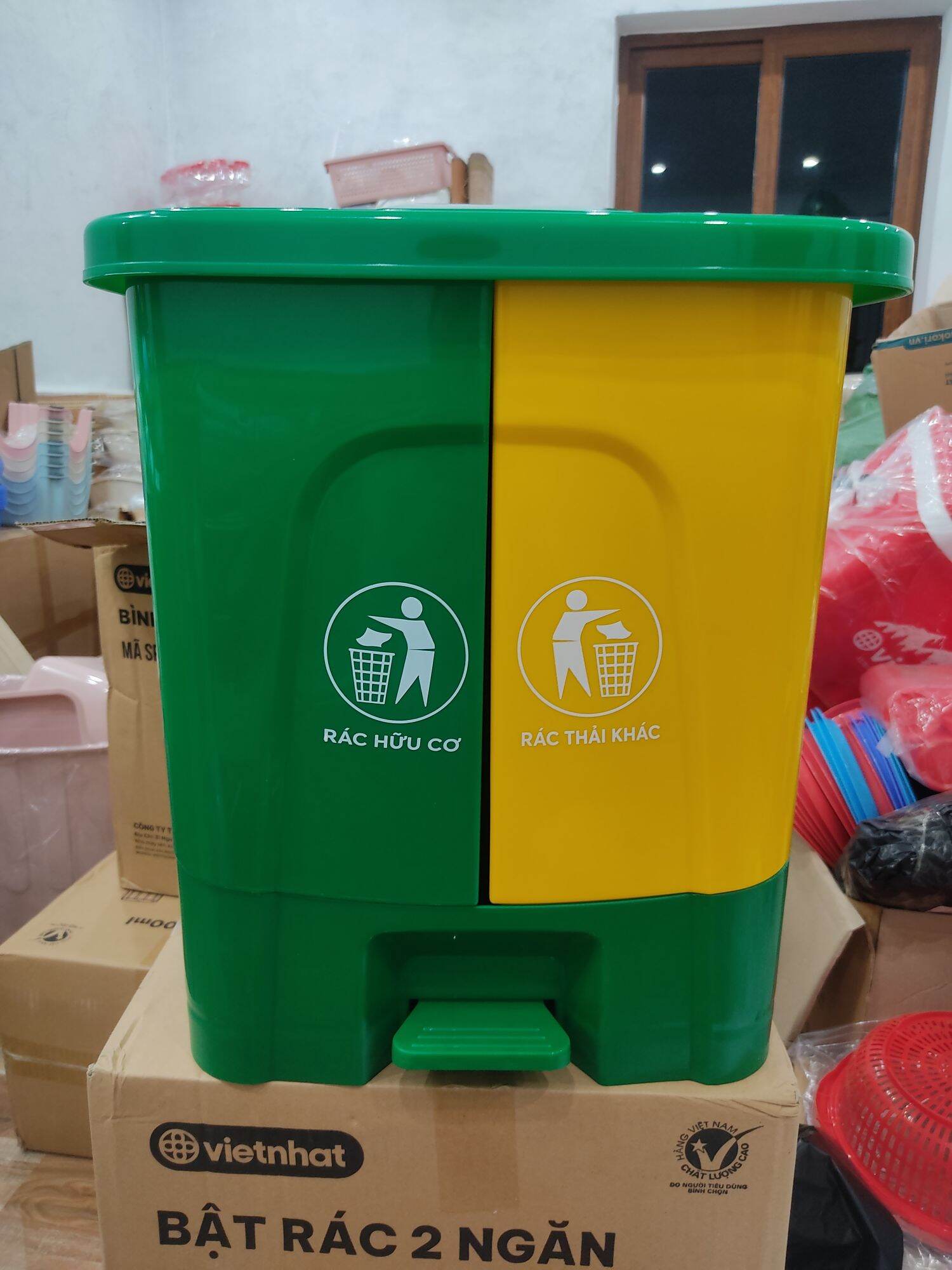 Thùng rác 2 ngăn dung tích 40 lít . thùng phân loại rác hữu cơ và vô cơ. hàng nhựa cao cấp việt nam