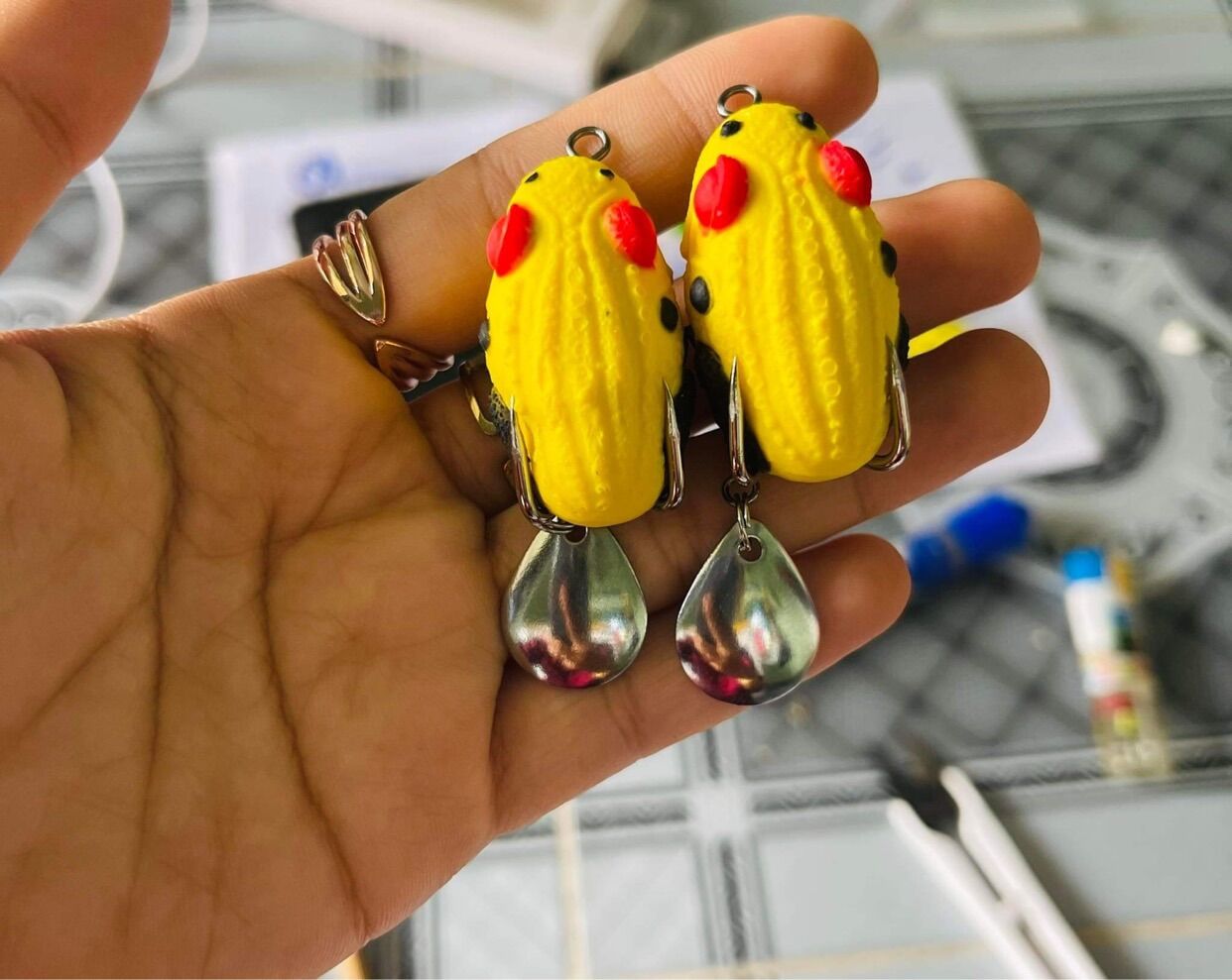 NHÁI HƠI ẾCH MẮT LỒI
