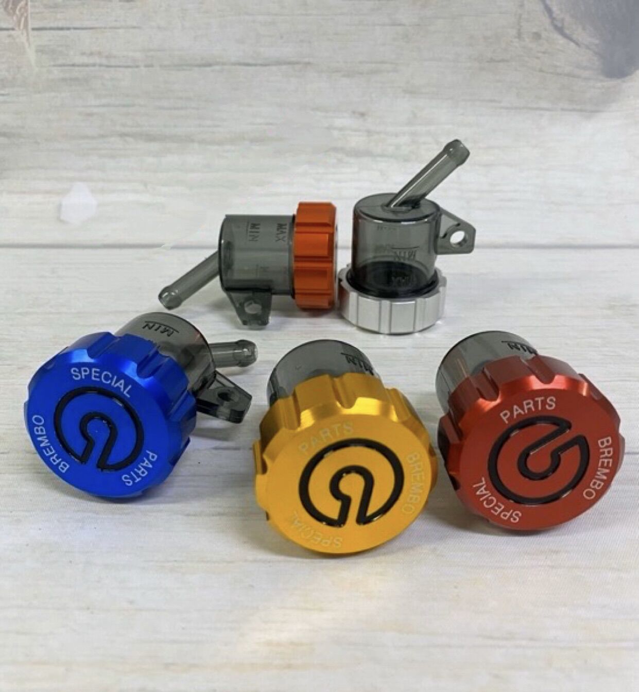 Bình dầu khói Brembo gắn trước sau.Tặng đai pắt Titan