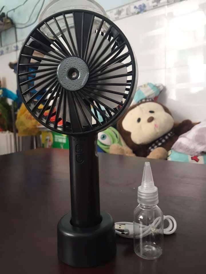 Quạt mini cầm tay phun sương