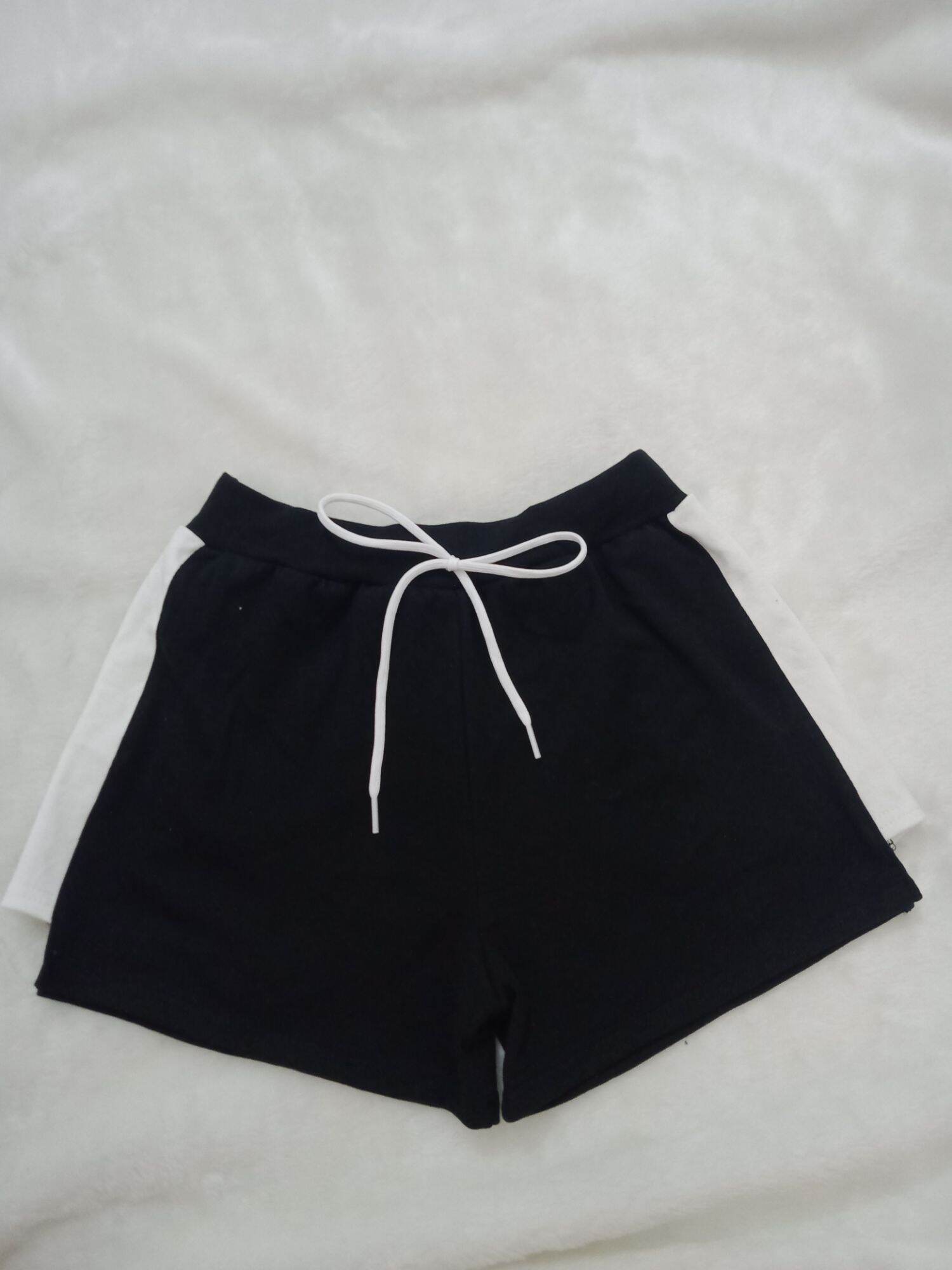 Quần short nữ phối sọc sườn thể thao