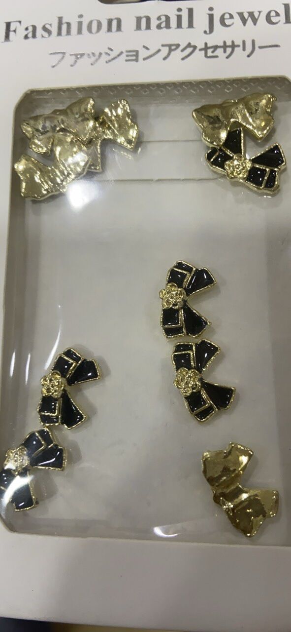 Charm nơ đen viền vàng trang trí móng