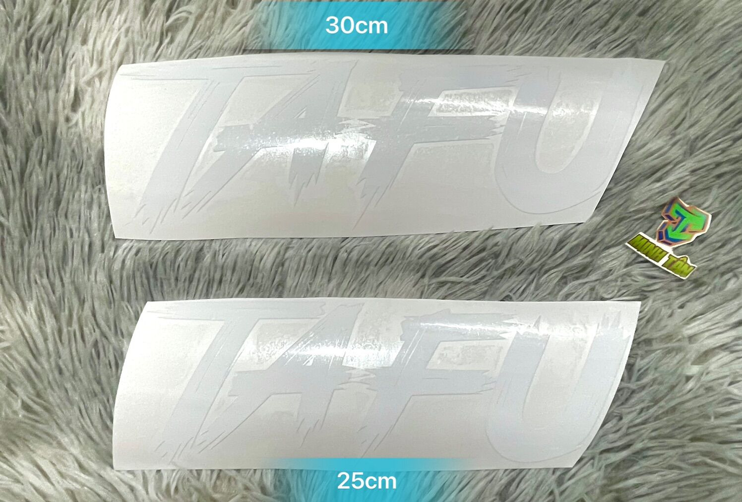 Tem TaFu trắng lột được trang trí các dòng xe máy